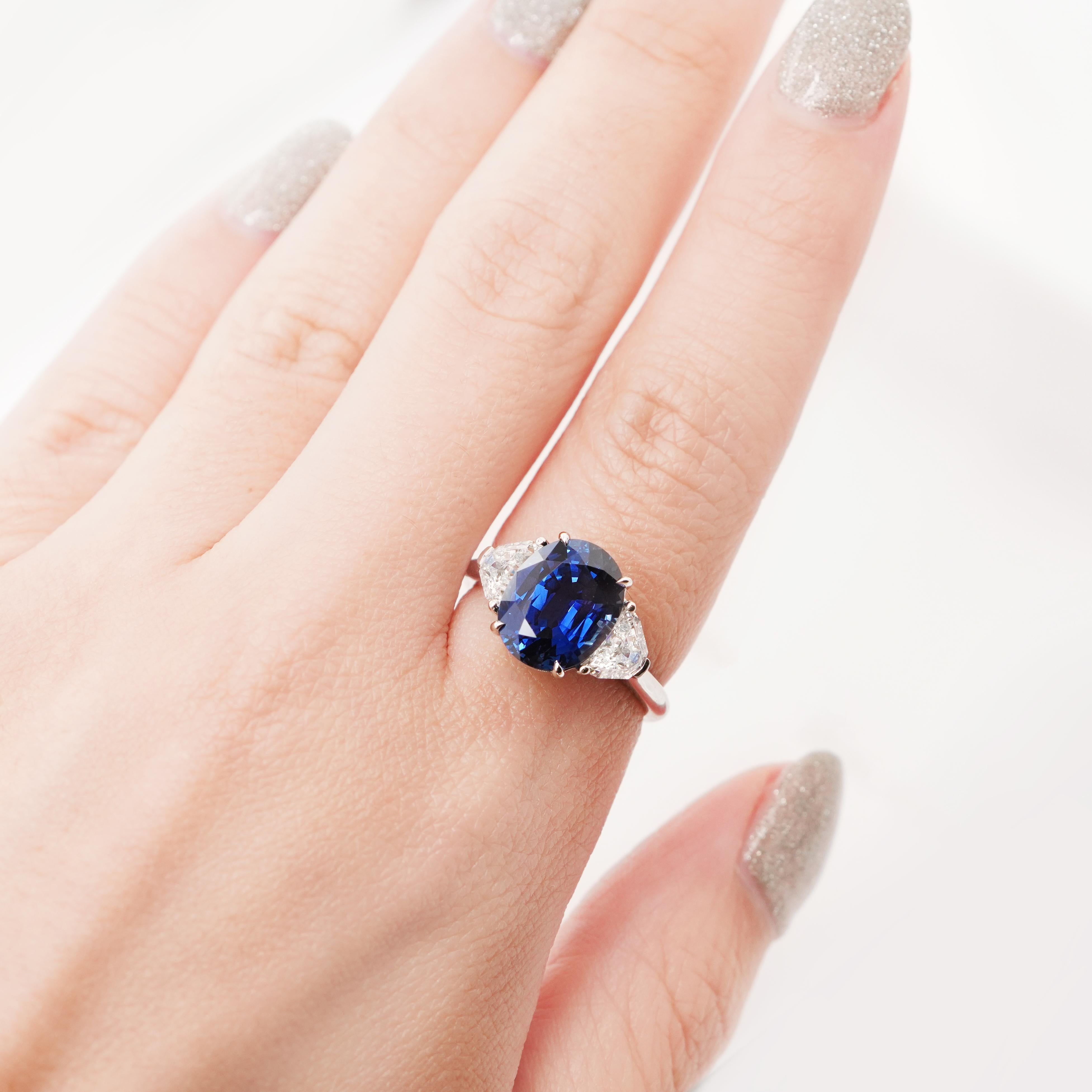 Oval Cut BENJAMIN FINE JEWELRY 4.30 cts Unheated Blue Sapphire with Diamond 18K Ring For Sale