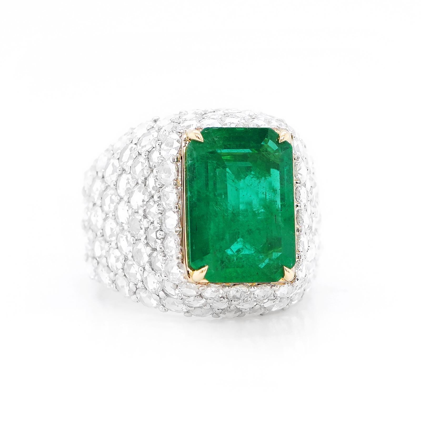 BENJAMIN FINE JEWELRY 4.97 cts Octagon Emerald with Diamond 18K Ring In New Condition For Sale In New York, NY