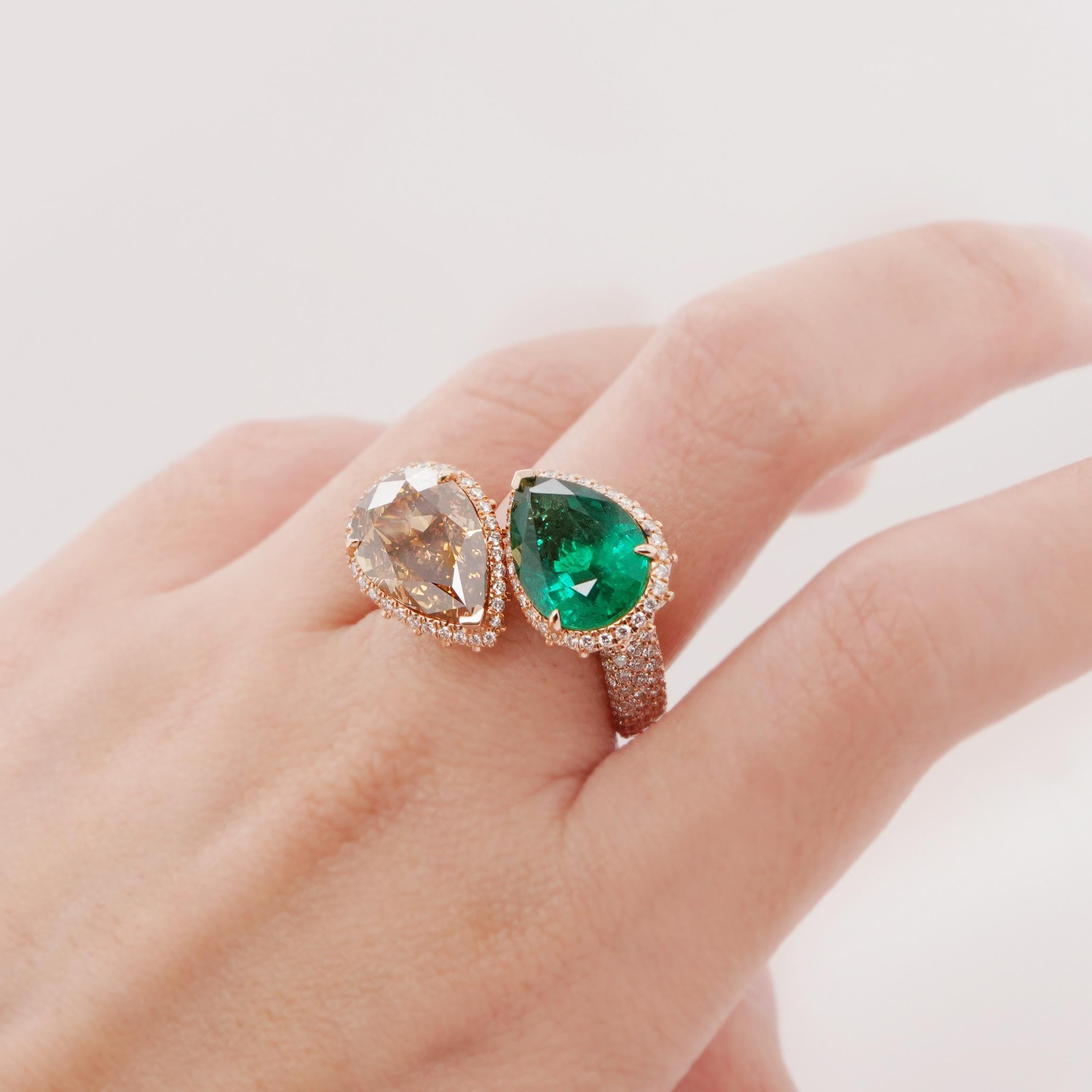BENJAMIN FINE JEWELRY 5,01 / 4,75 Karat Smaragd mit Fancy Diamant 18K Ring (Tropfenschliff) im Angebot