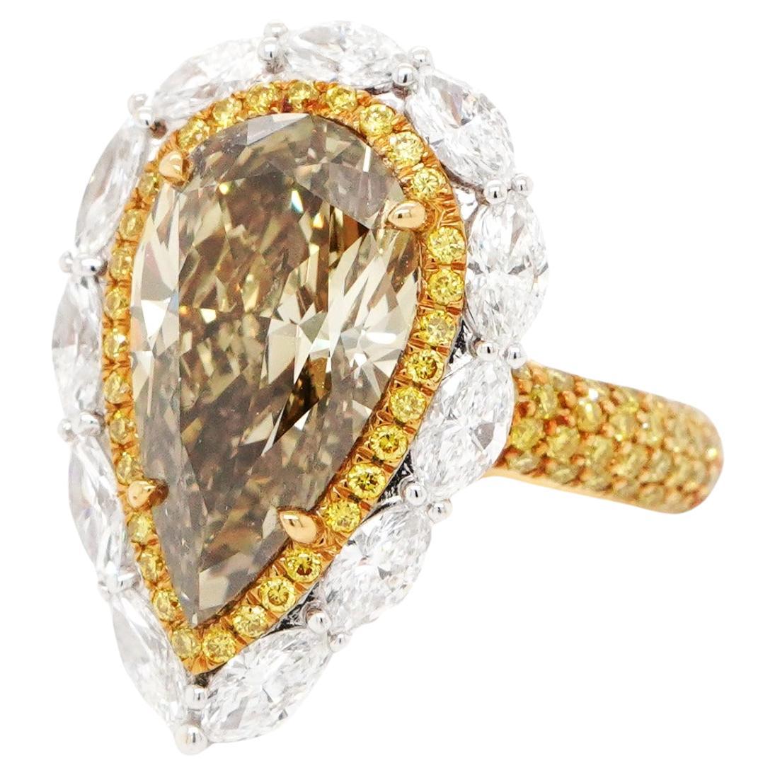 Moderne BENJAMIN FINE JEWELRY, bague 18 carats avec diamants fantaisie en forme de poire de 5,20 carats en vente