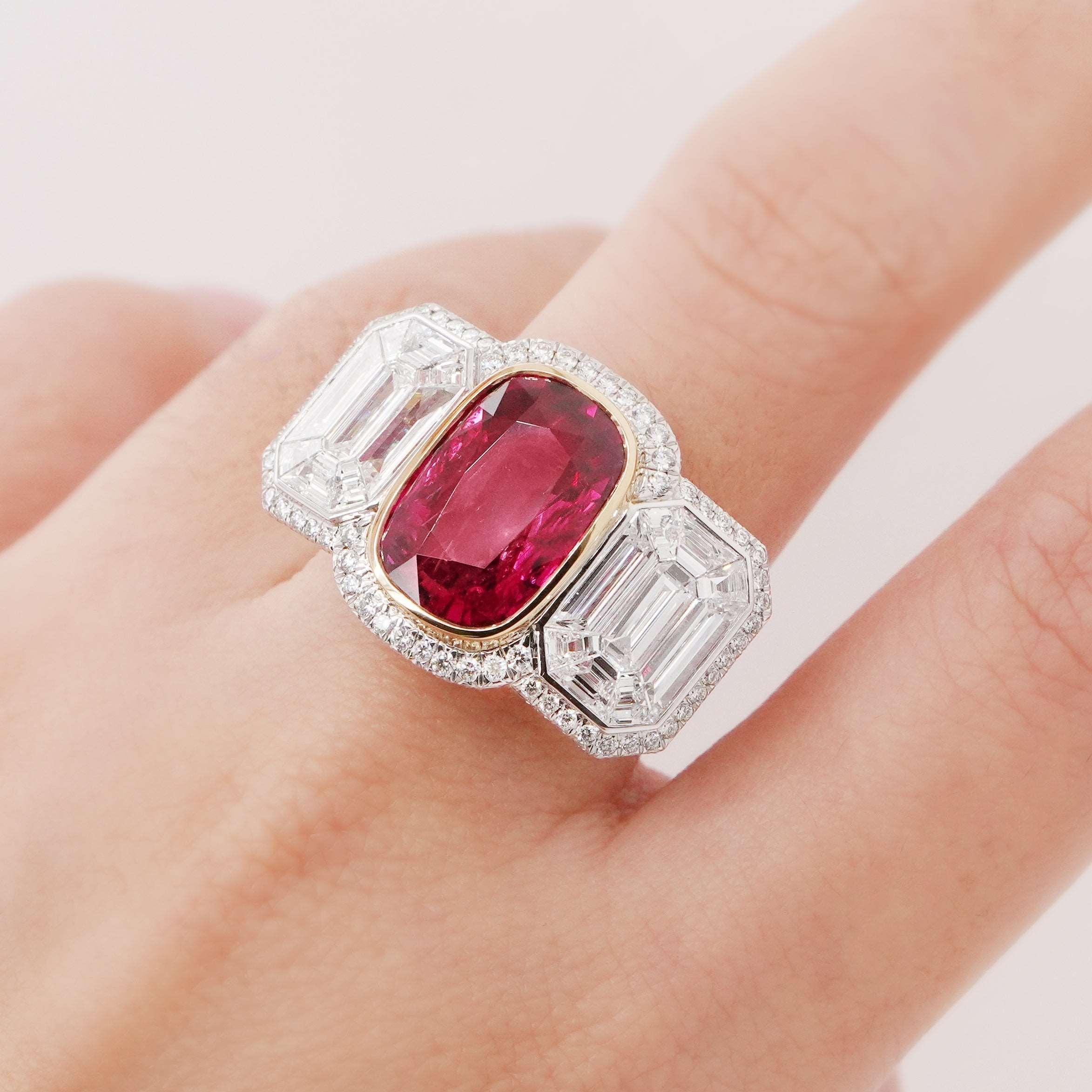 BENJAMIN FINE JEWELRY 5.37 cts Siam Ruby with Pie Cut Diamond 18K Ring In New Condition For Sale In New York, NY