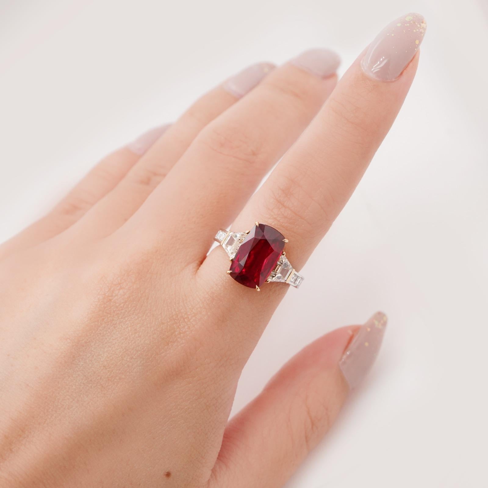 BENJAMIN FINE JEWELRY 5.39 cts Ruby with Diamond 18K Ring In New Condition For Sale In New York, NY