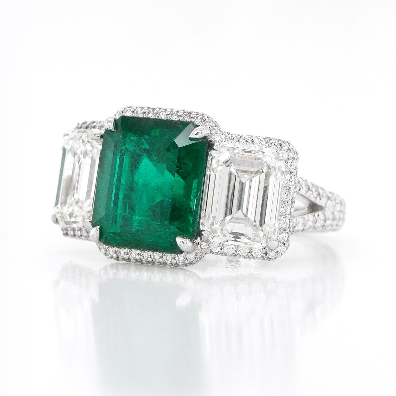 Modern BENJAMIN FINE JEWELRY 5.45 cts Emerald with Diamond 18K Ring For Sale