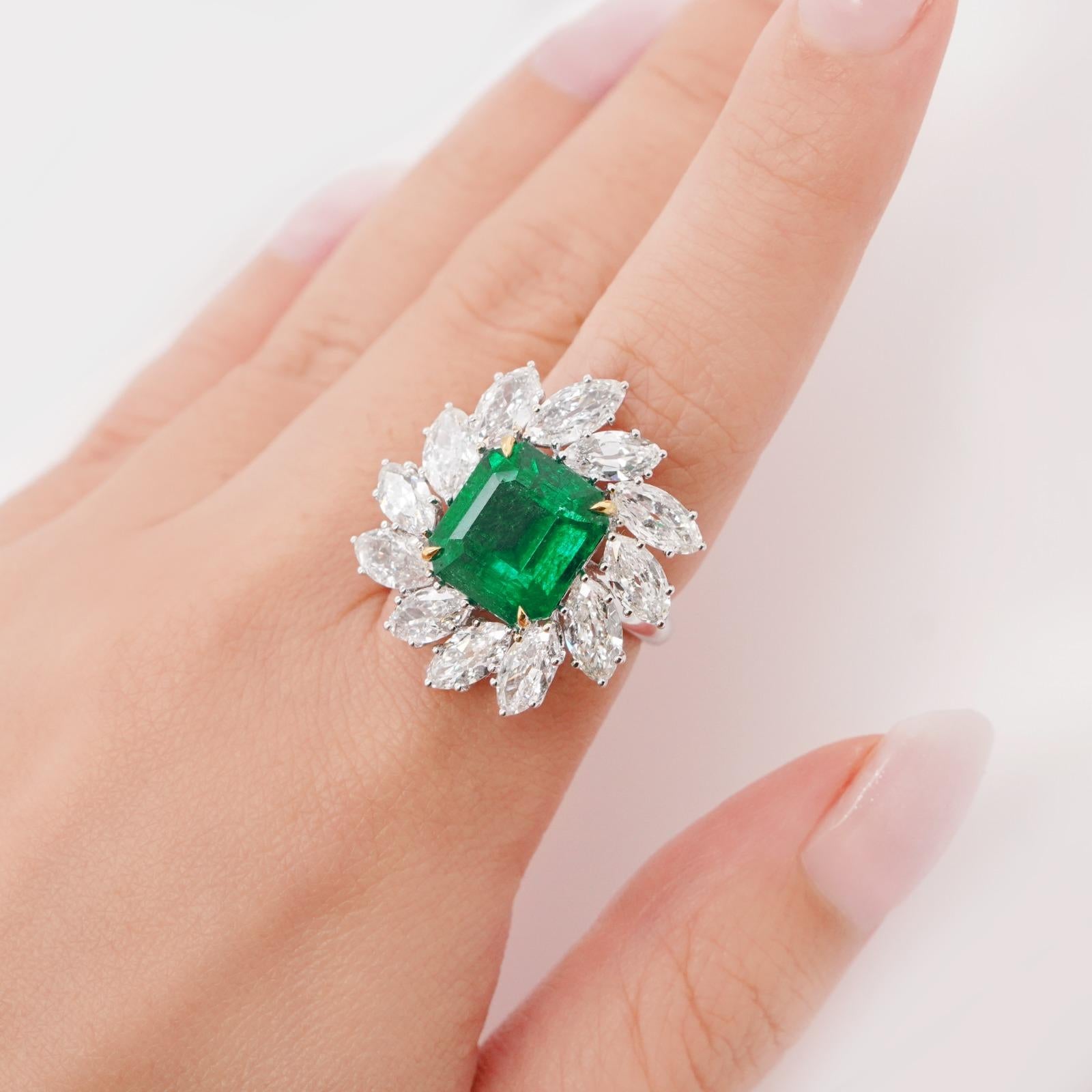 BENJAMIN FINE JEWELRY 5.96 cts GRS Minor Oil Colombian Emerald 18K Ring In New Condition For Sale In New York, NY