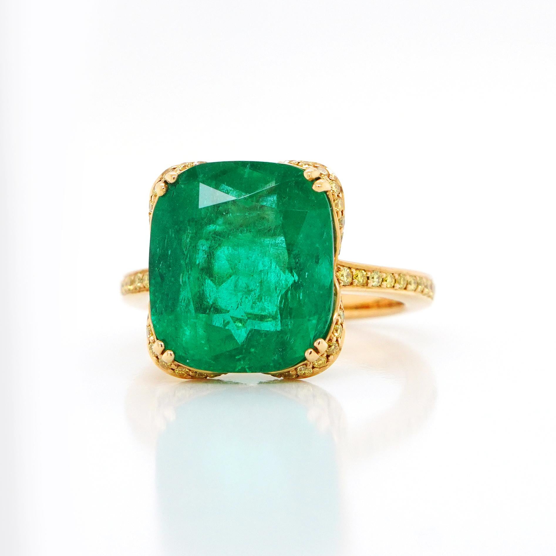 Cushion Cut BENJAMIN FINE JEWELRY 6.78 cts Minor Oil Colombian Emerald 18K Ring For Sale