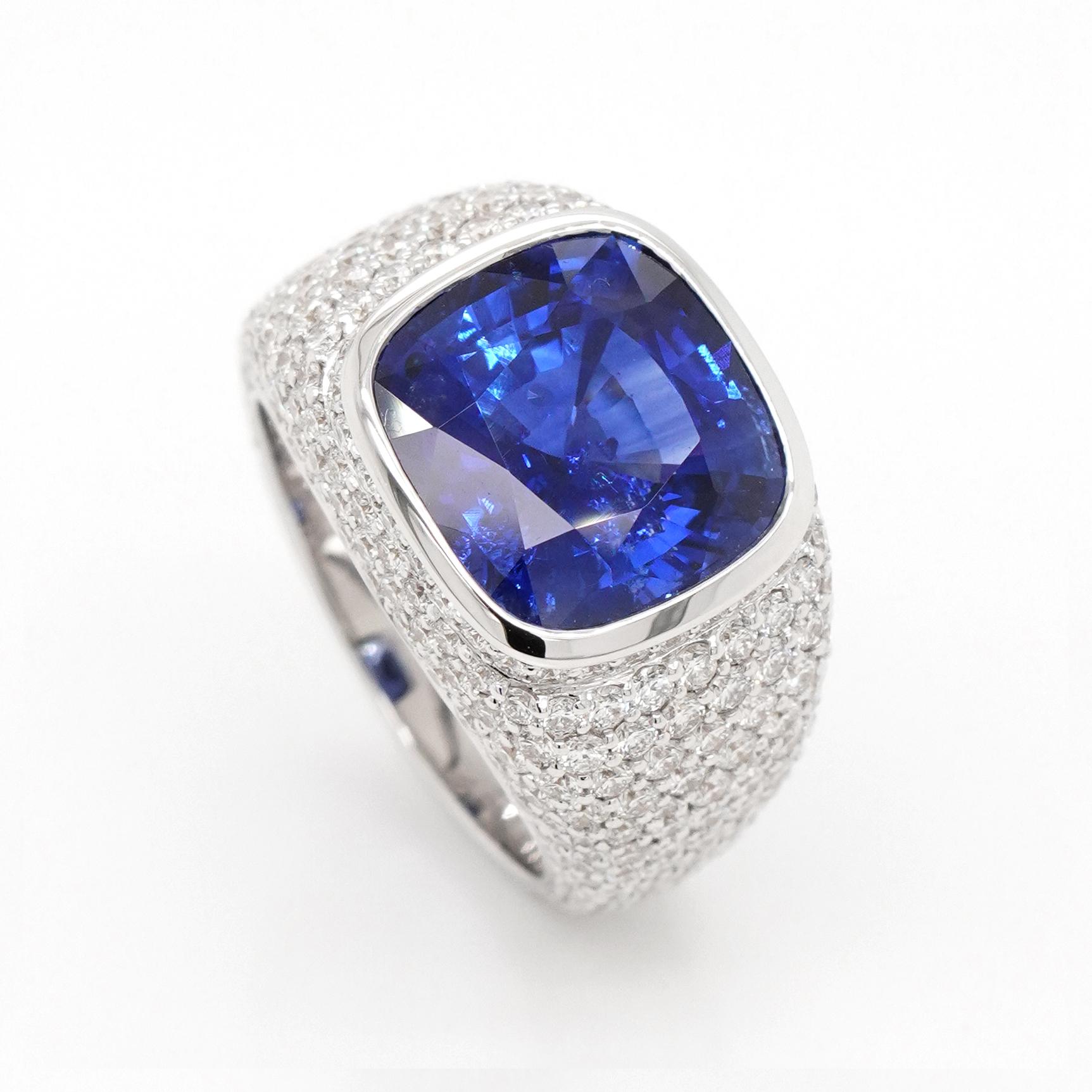 Modern BENJAMIN FINE JEWELRY 7.31 cts Blue Sapphire with White Diamond Pavé 18K Ring For Sale