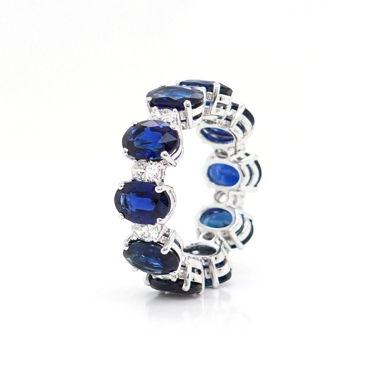 Moderne BENJAMIN FINE JEWELRY, bague d'éternité 18 carats avec saphir bleu ovale 8,95 carats en vente