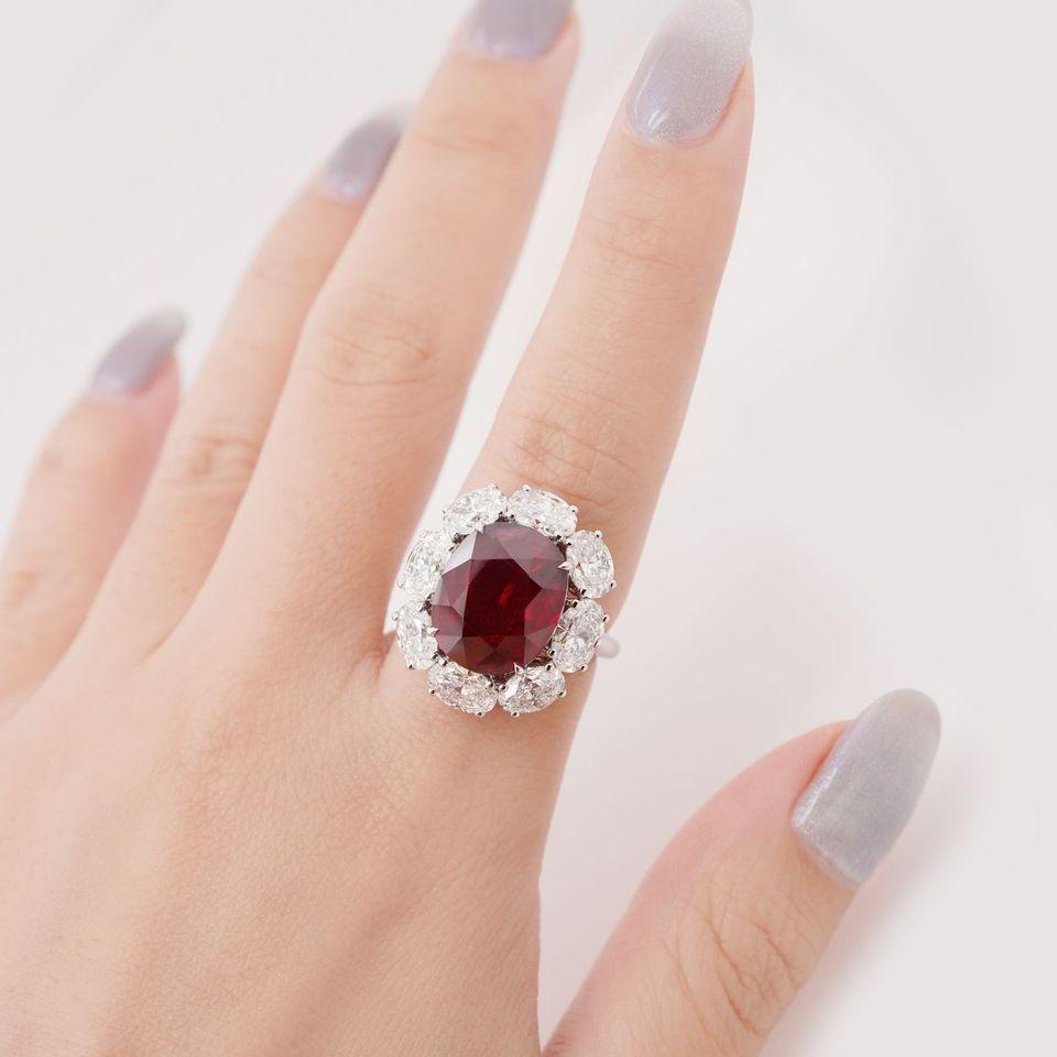 BENJAMIN FINE JEWELRY 9.09 cts Ruby with Diamond 18K Ring In New Condition For Sale In New York, NY