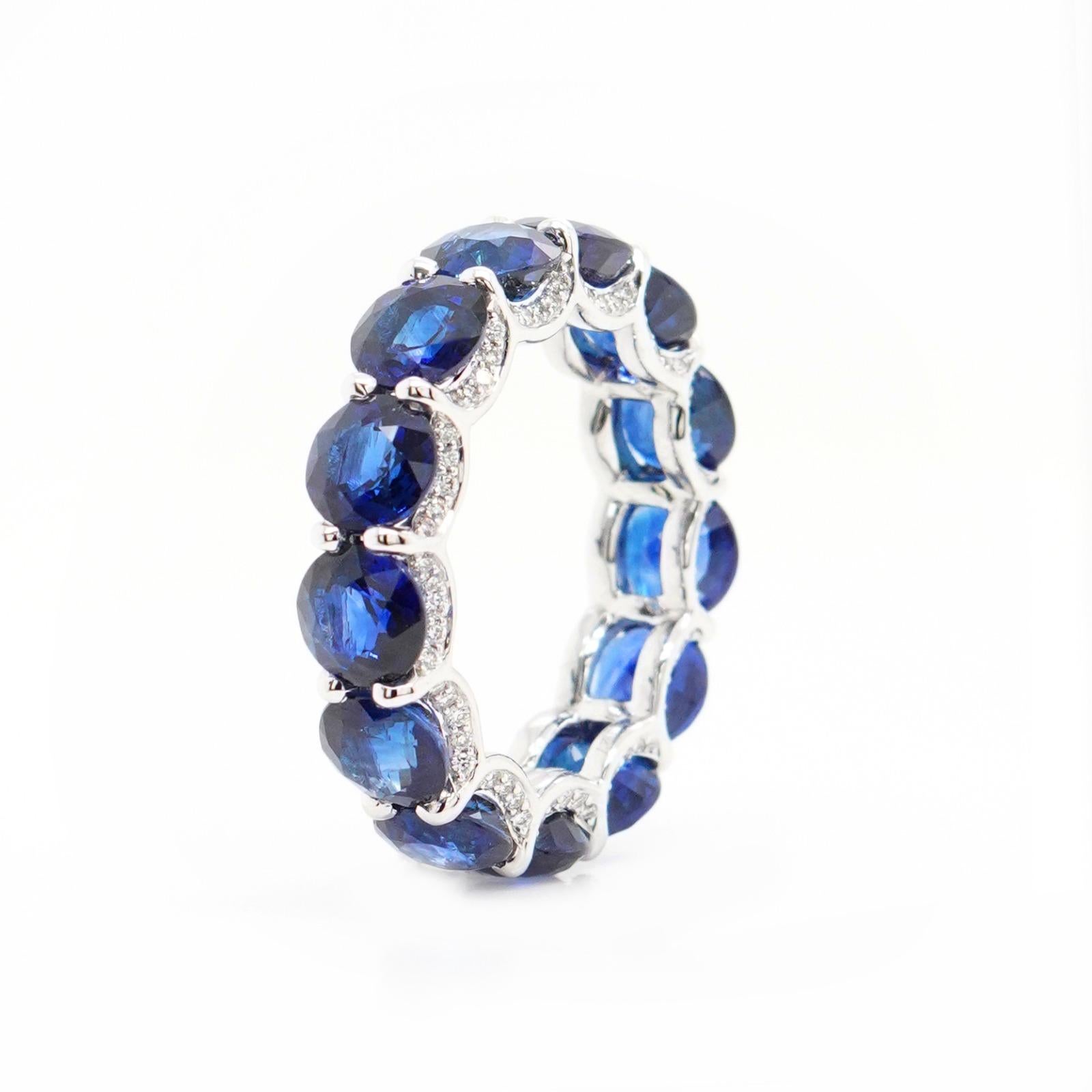 Moderne BENJAMIN FINE JEWELRY, bague d'éternité 18 carats avec saphir bleu rond 9,27 carats en vente