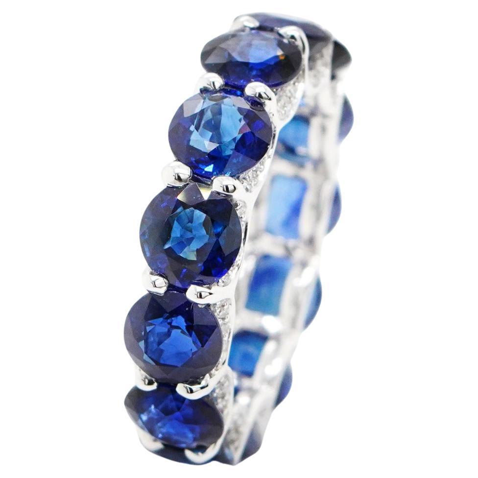 BENJAMIN FINE JEWELRY, bague d'éternité 18 carats avec saphir bleu rond 9,27 carats en vente