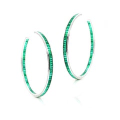 BENJAMIN FINE JEWELRY Eternity-Creolen aus 18 Karat mit 9,71 Karat Baguette-Smaragd und Smaragd