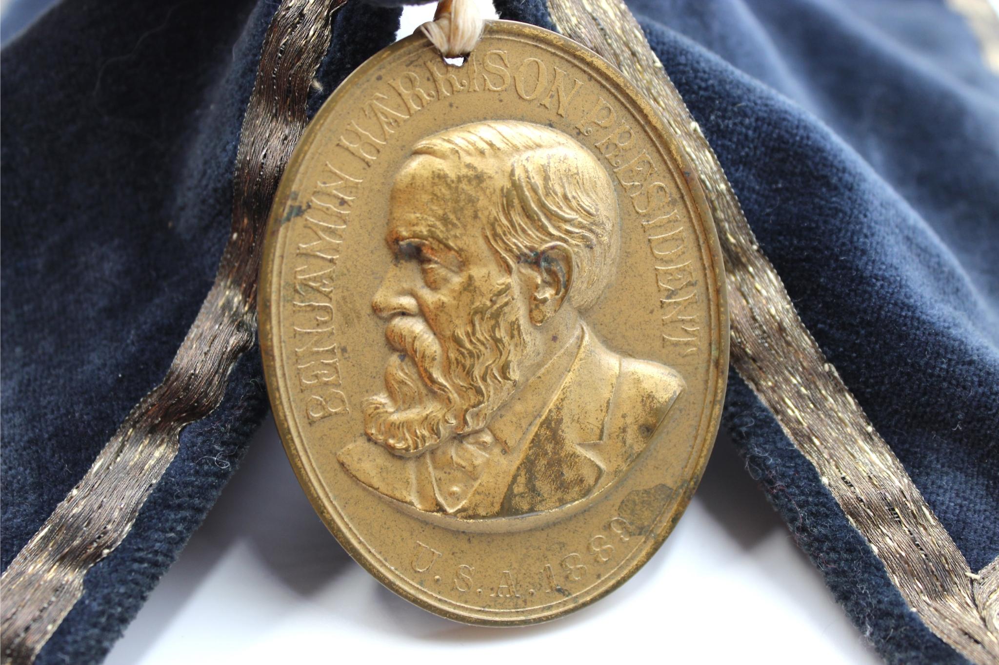 Benjamin Harrison, médaille de paix indienne sur collier de présentation, 1889 en vente 2