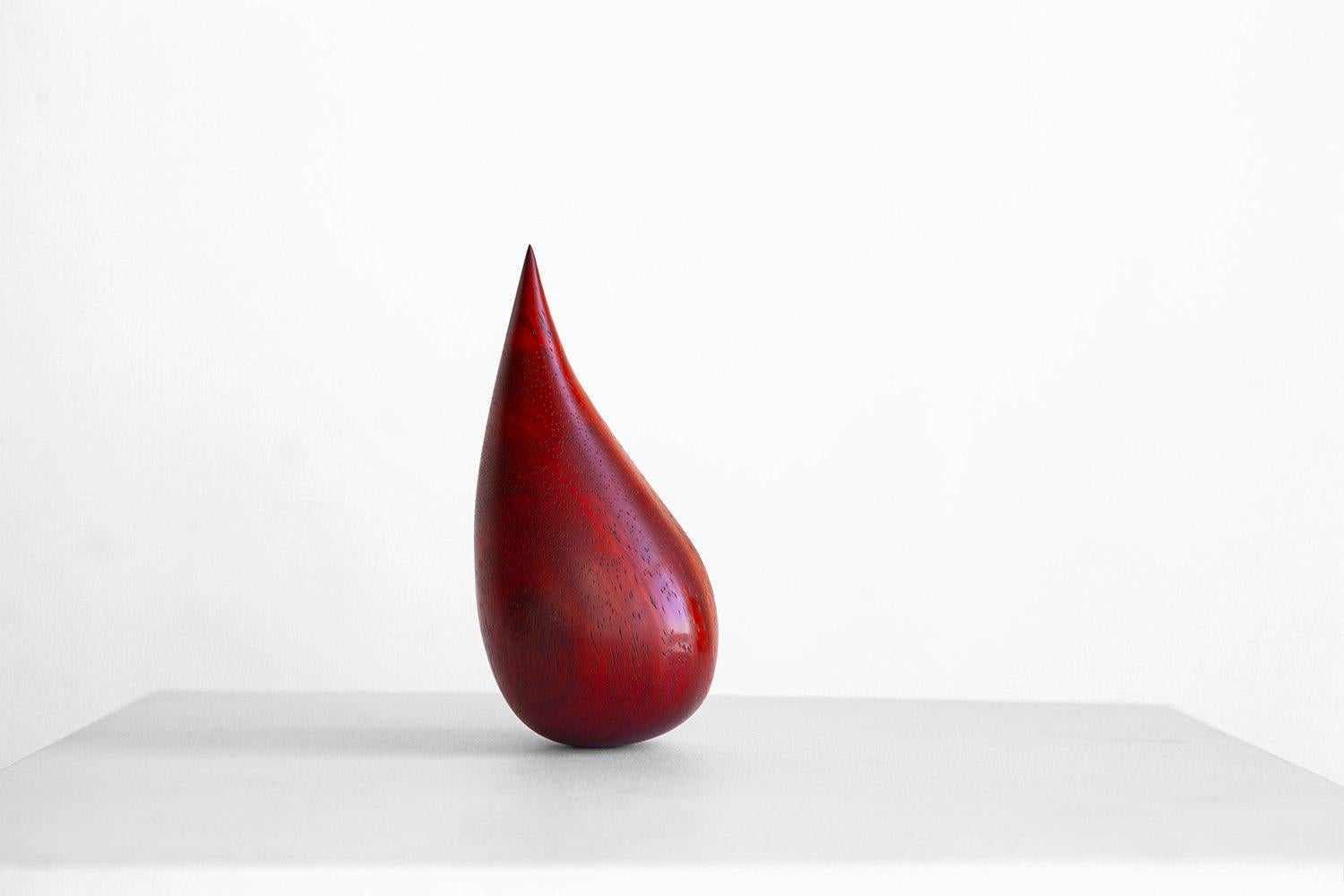 Lágrima - Madera de padauk tallada, lastre interno de plomo