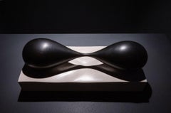 Yezed Soude – Carbonisiertes Kirschbaumholz, Sockel aus gebleichter Kirsche