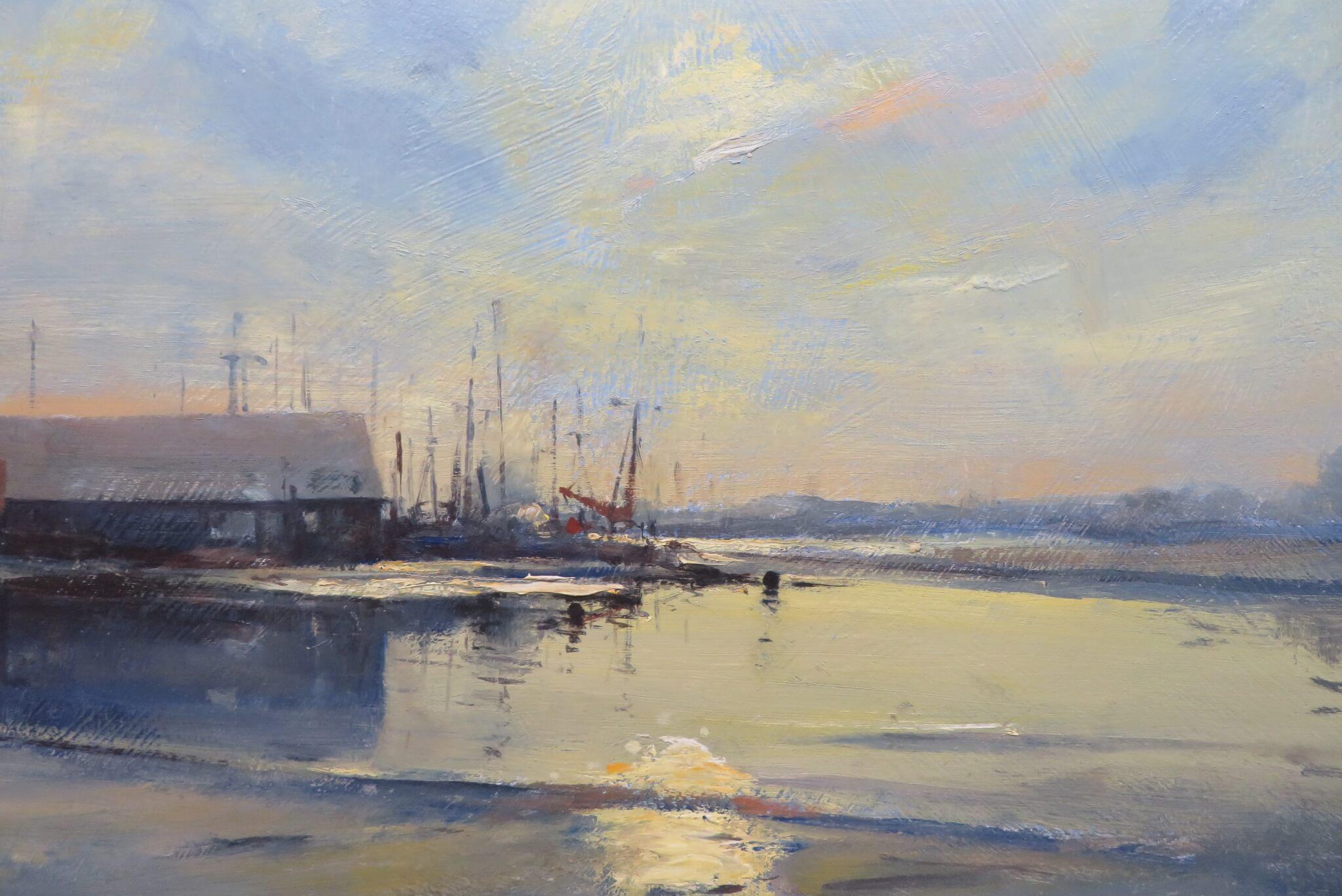 Gran óleo original de la Marina inglesa postimpresionista - Atardecer en el arroyo - Landscape Painting Gris de Benjamin Mowll