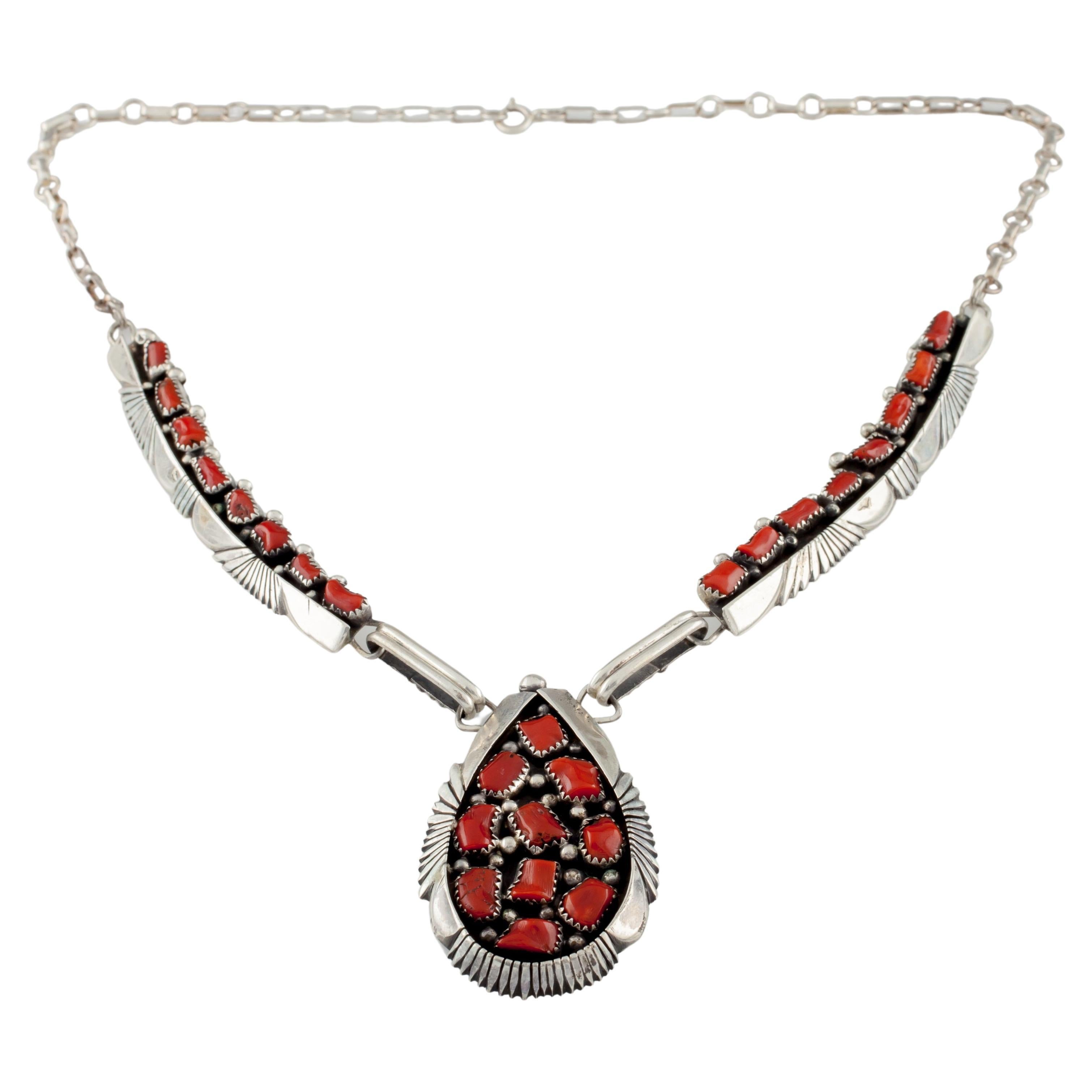 Benjamin Piaso Navajo-Halskette aus Sterlingsilber und Korallen im Angebot