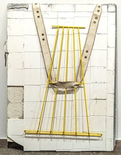 "Llevar el peso" Escultura de pared contemporánea abstracta de objetos encontrados en técnica mixta