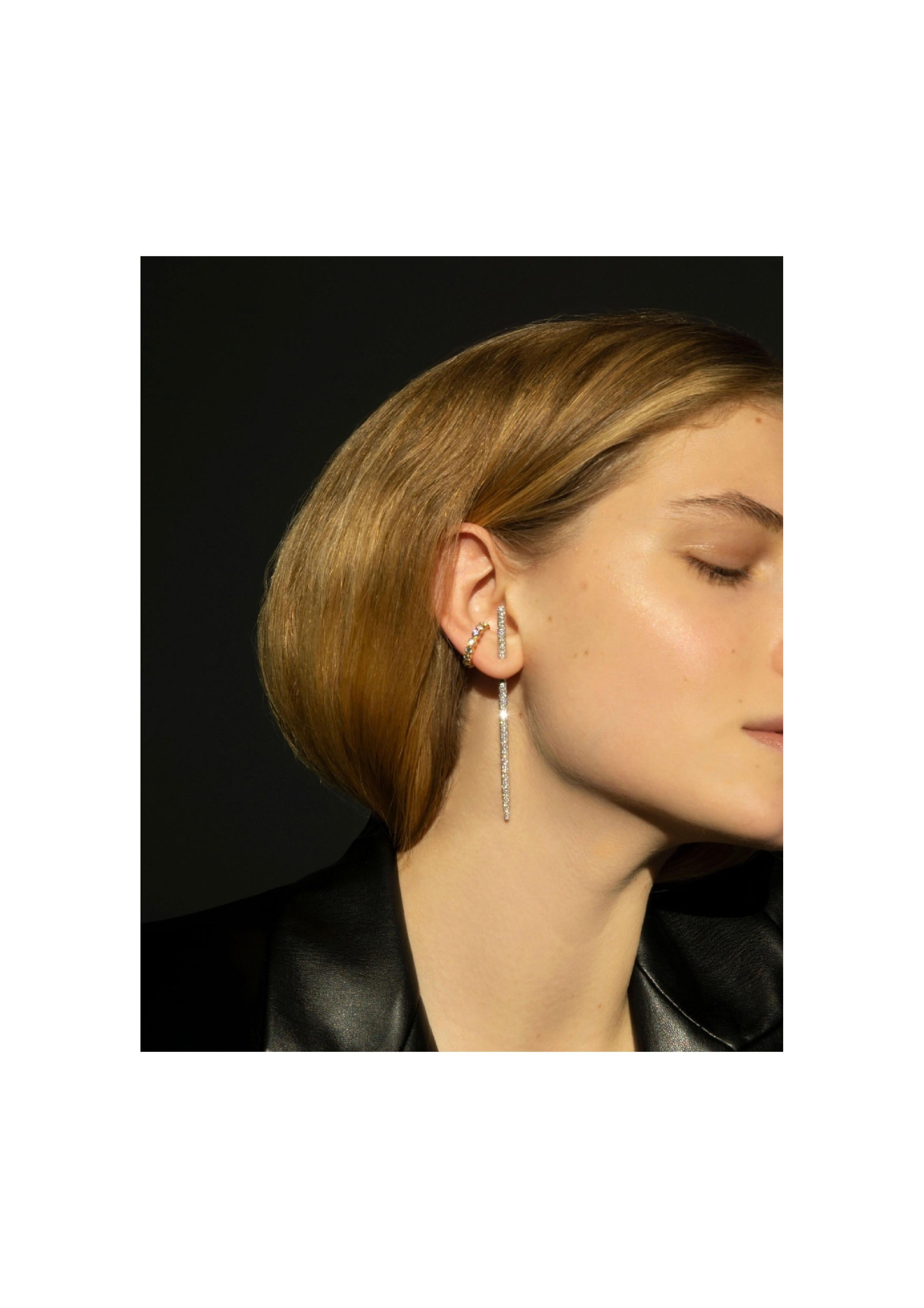 Women's or Men's Benji White Ear Pin 8 cm with Lab Diamonds, 18k Gold For Sale