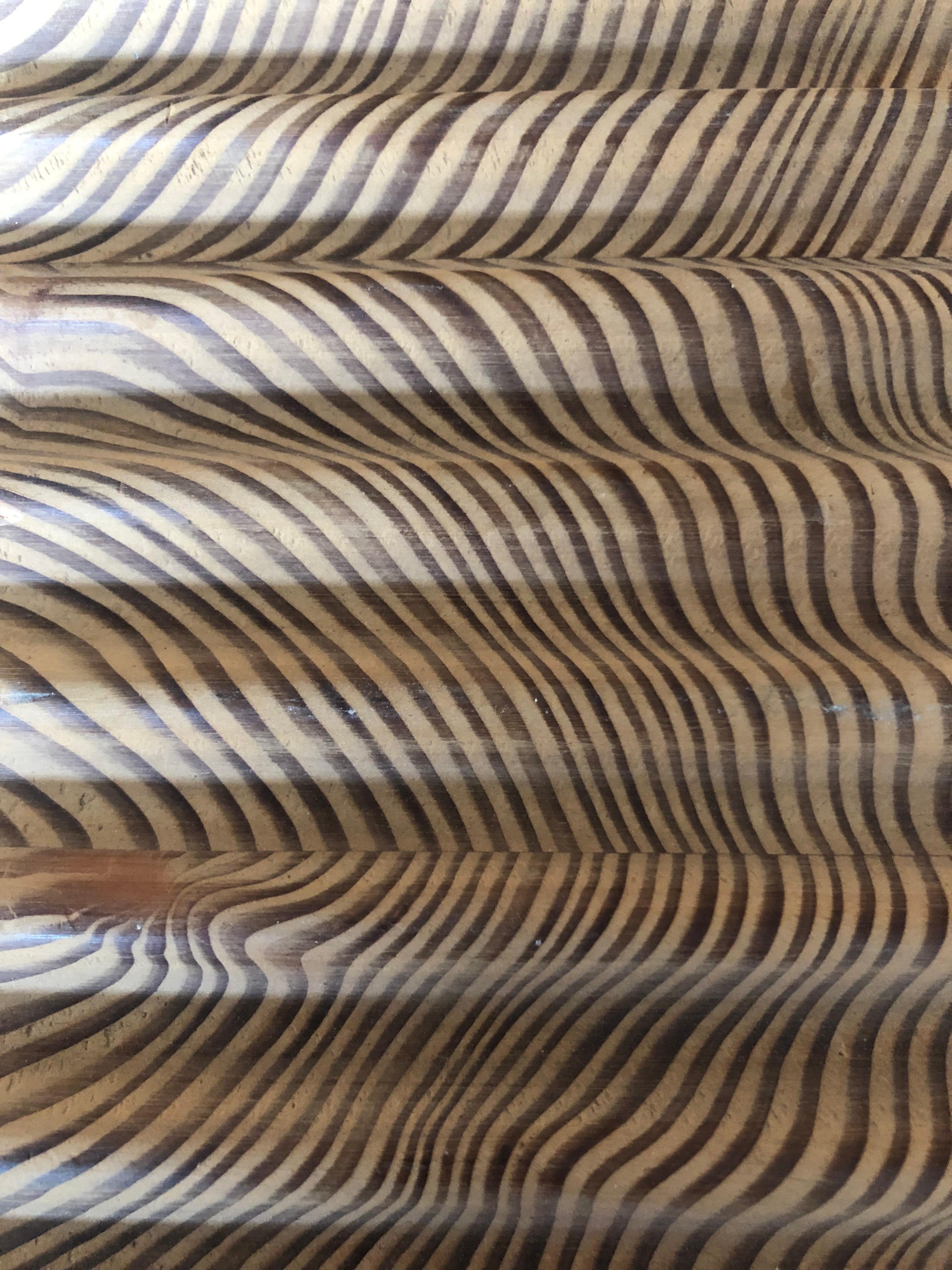 L Wooden - Brown Abstract Sculpture by Benna Chu (Meylan)