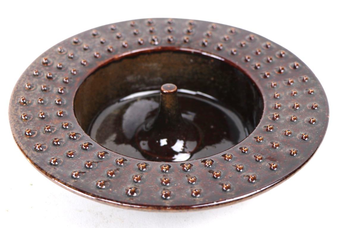 Bennington Pottery Dimpled Disk Ashtray by David Gil In Excellent Condition For Sale In New York, NY