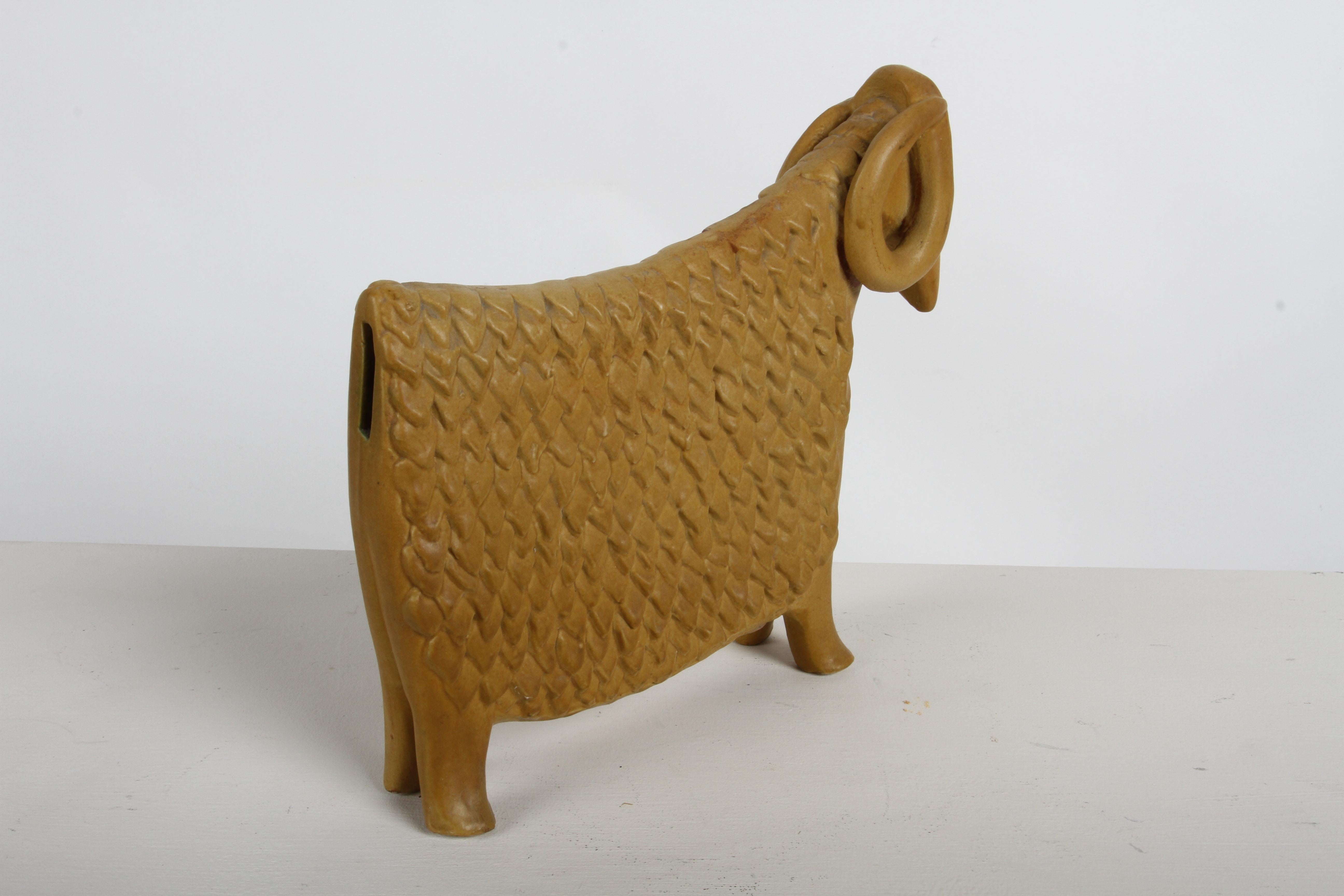 Bennington Pottery Sheep Ram Figure Sculpture Bank by David Gil & Yūsuke Aida in vendita 6