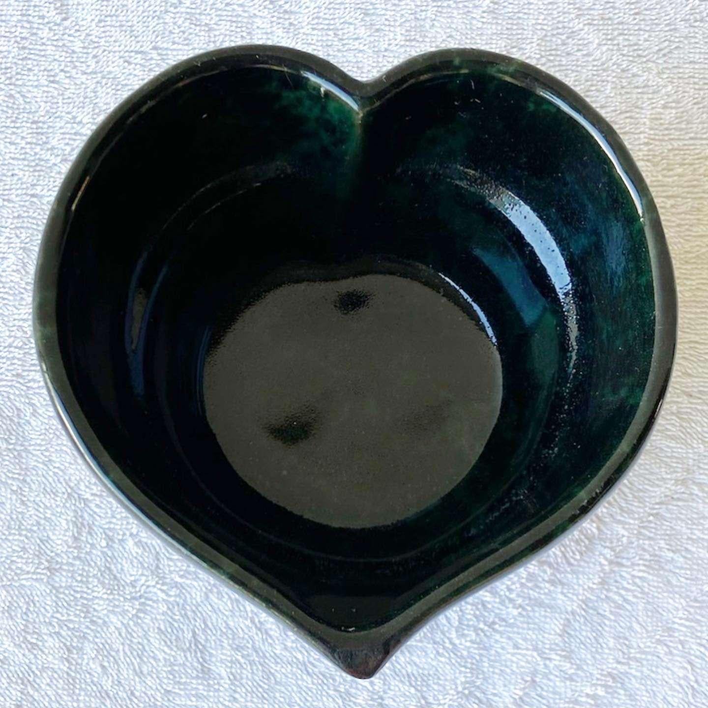 Bennington Vermont Pottery Serving Bowl In Good Condition For Sale In Delray Beach, FL