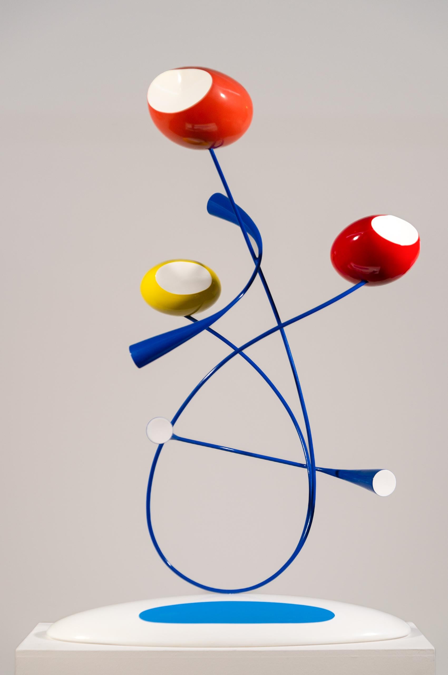 Abstract Sculpture Benny Katz - Leslie (Série Flowers) - sculpture moderne, abstraite et contemporaine en fibre de verre