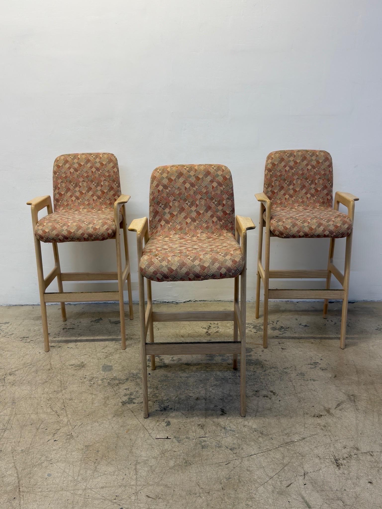 Set of three Benny Linden Design oak frame barstools with original fabric circa 1990s.

Fabric is original and in good condition. Can be used as or have recovered.