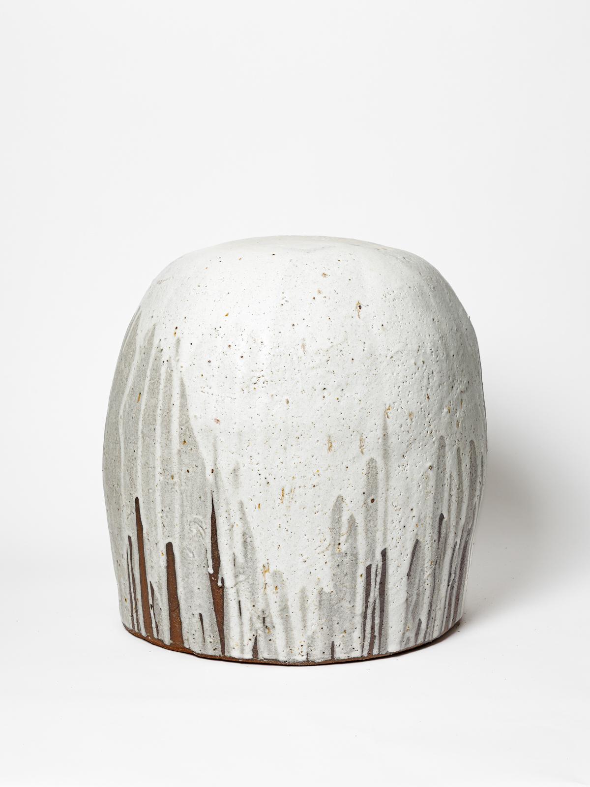 Benoit Audureau grand tabouret en céramique blanc et bleu design du 21ème siècle 47 cm Excellent état - En vente à Neuilly-en- sancerre, FR