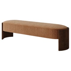 Banc Benoit en velours texturé caramel (ronce de noyer)  par Christiane Lemieux