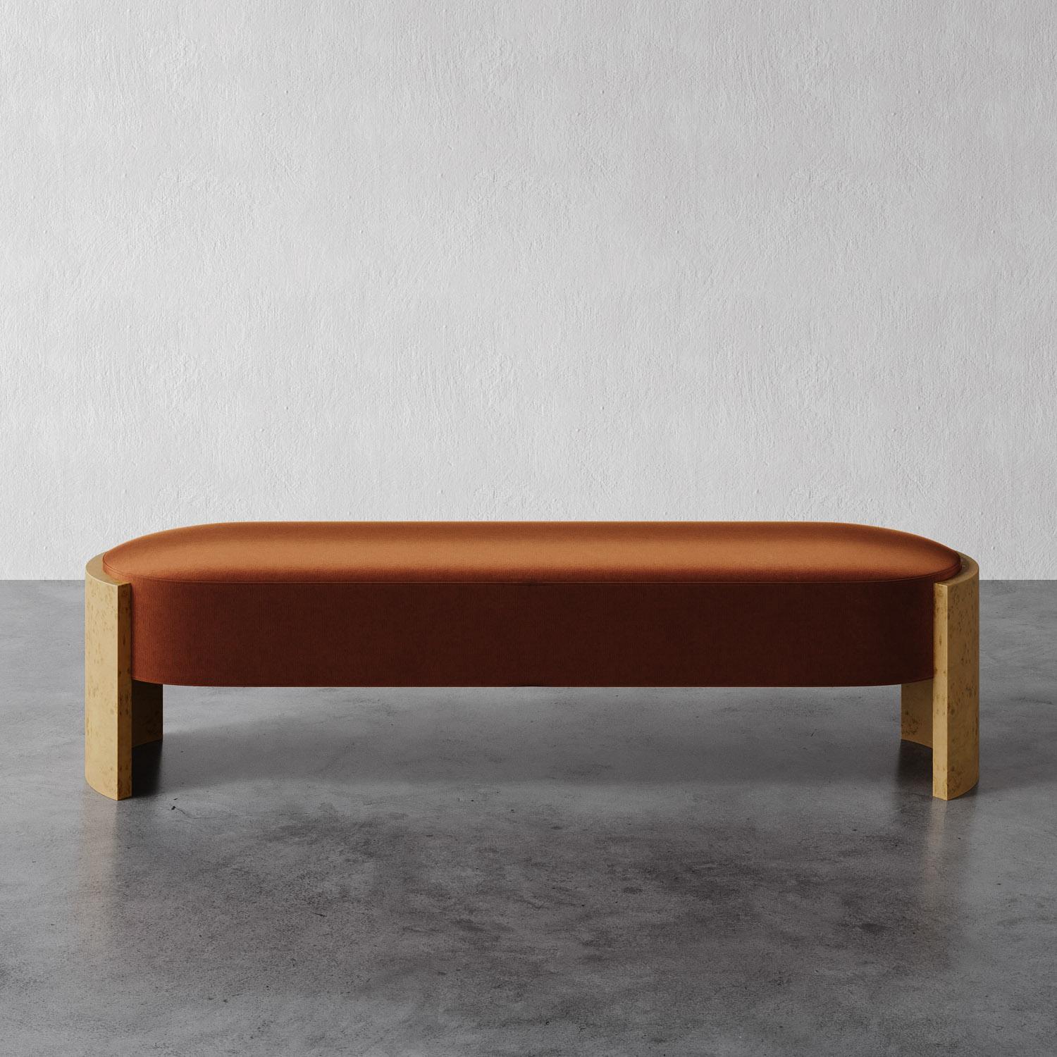 Cambodgien Banc Benoit en Pile Rose Texturée (Blonde Burl)  par Christiane Lemieux en vente