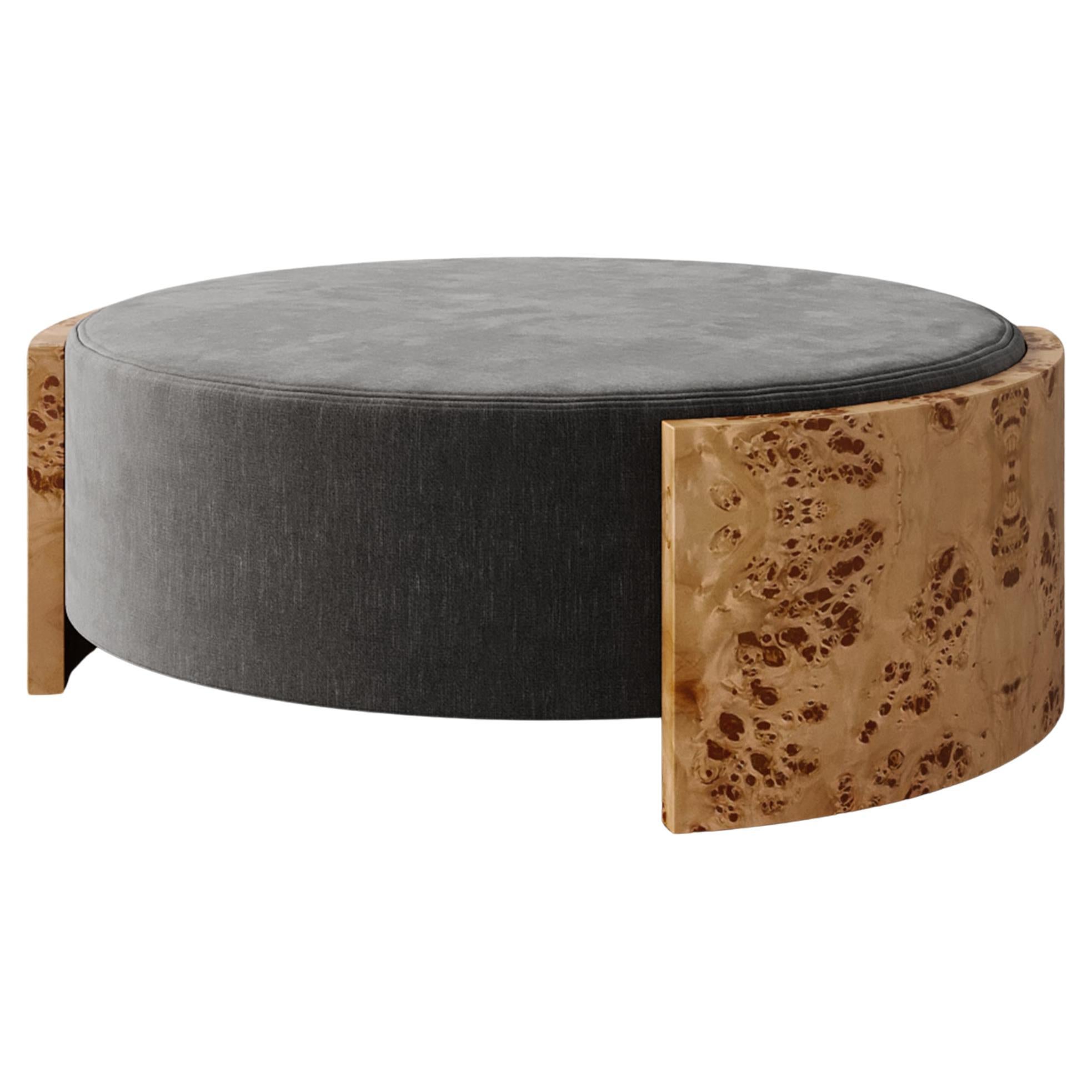 Table basse et pouf « Benoit Burl » en velours moelleux, par Christiane Lemieux