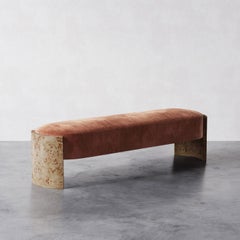 Banc de loupe courbé "Benoit" en faux mohair cannelle par Christiane Lemieux