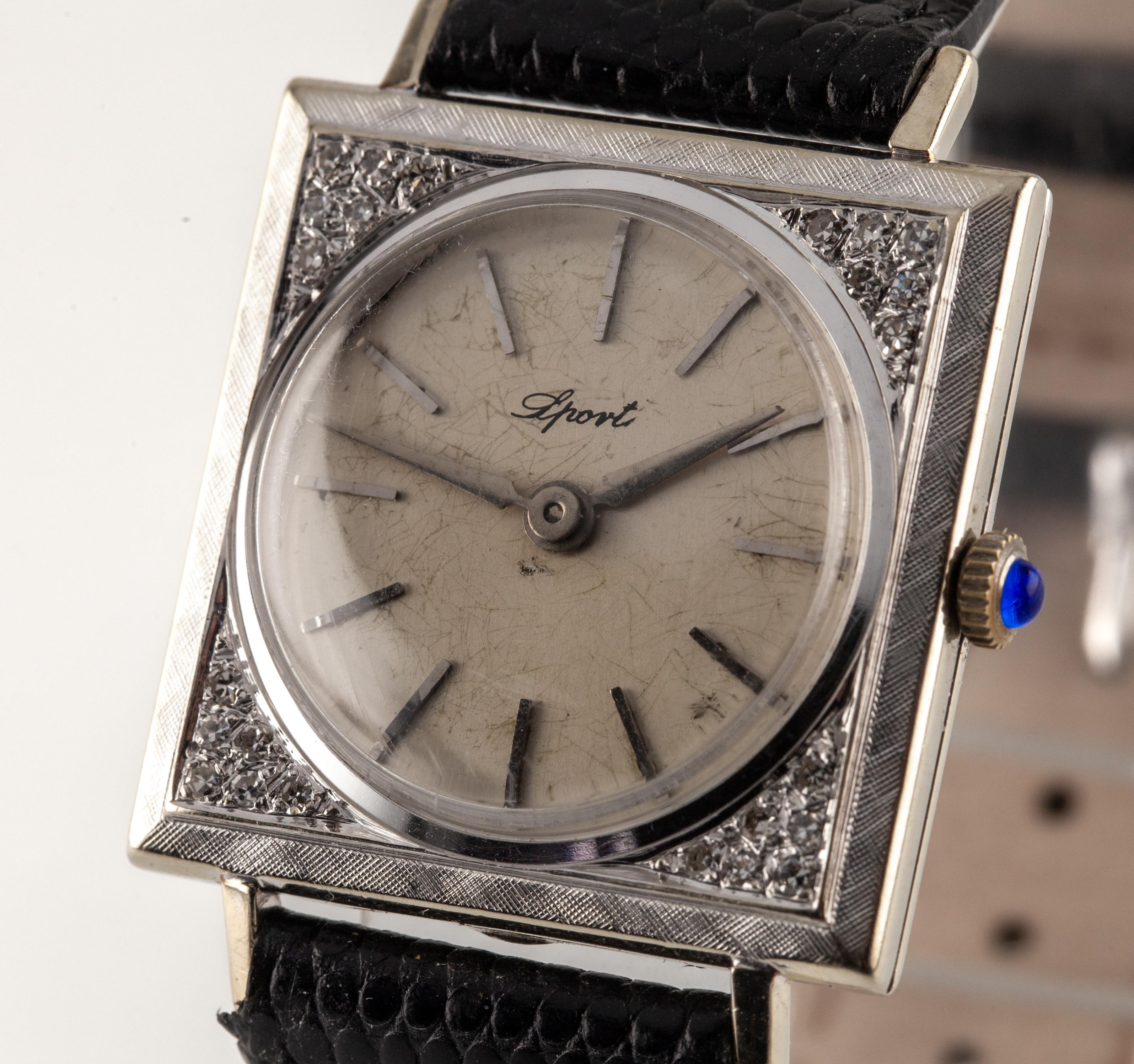 Moderne Benrus Montre carrée pour femme en or blanc 14 carats avec accents de diamants FY33 en vente