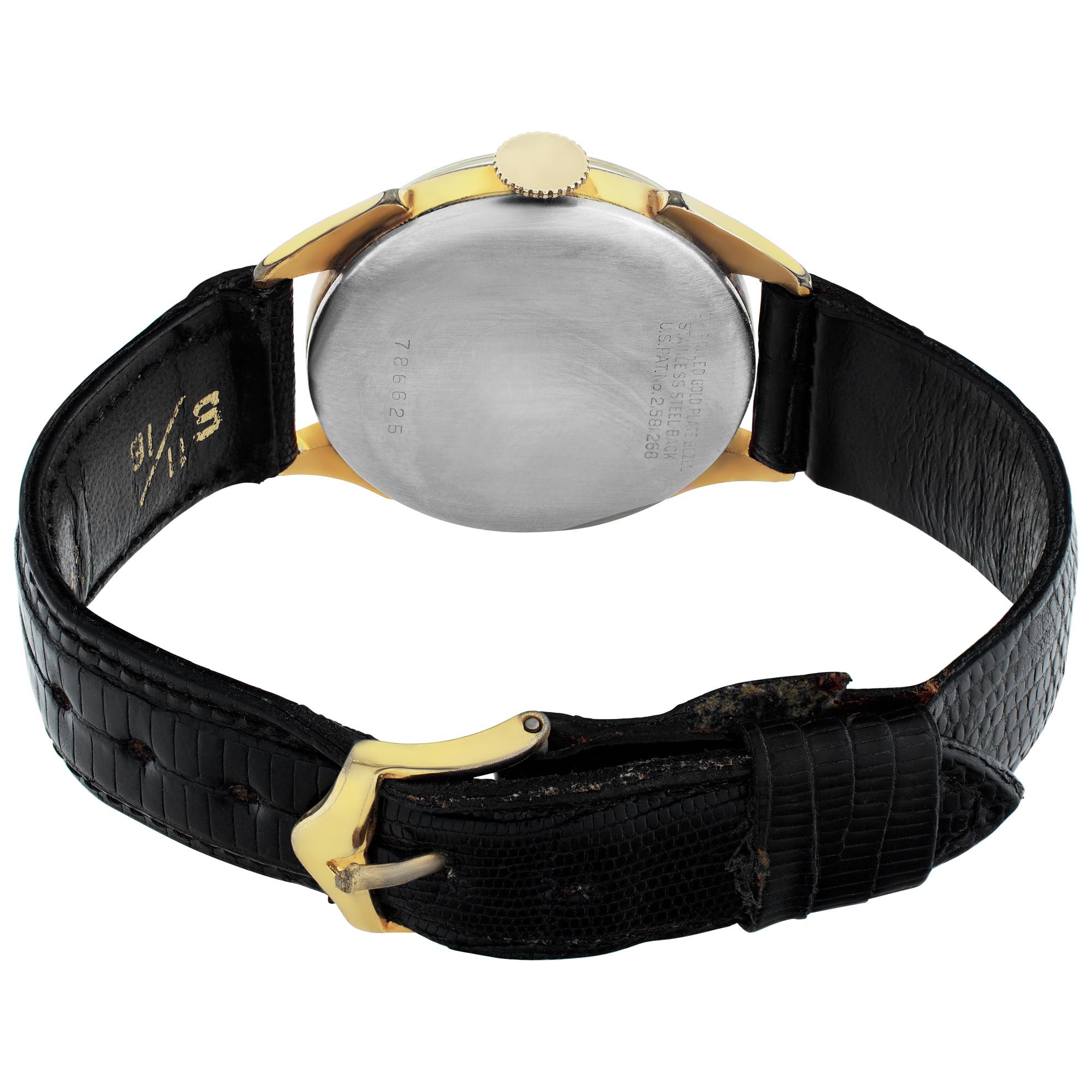 Montre-bracelet classique Benrus Référence W4008 Pour hommes en vente