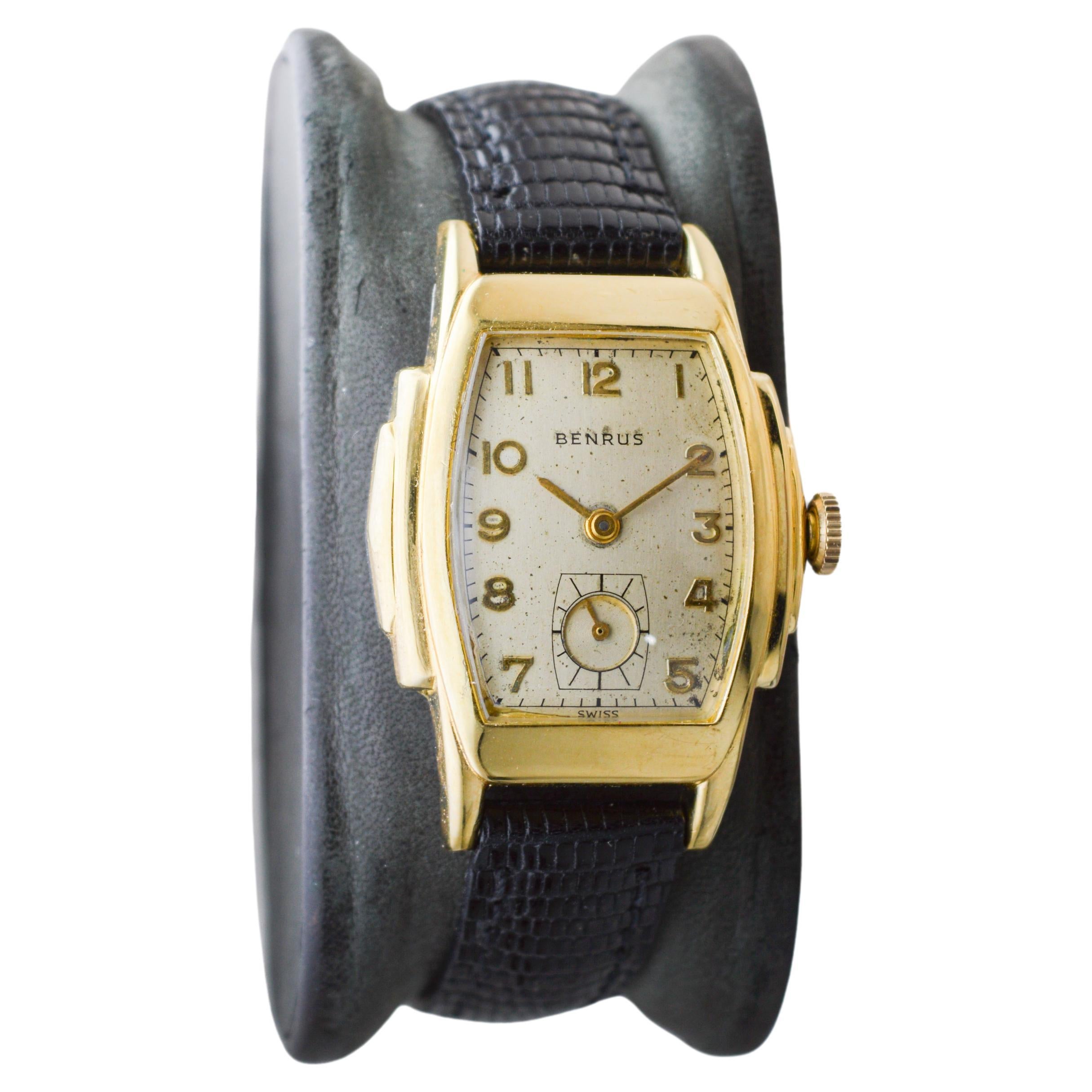FACTORY / HOUSE: Benrus Watch Company
STYLE / REFERENCE: Art Deco / Curvex Style
METAL / MATERIAL: Gold-Filled
CIRCA / YEAR: 1940's
DIMENSIONS / SIZE: Length 40mm X Width 28mm
MOVEMENT / CALIBER: Manual Winding / 15 Jewels / Caliber 883
DIAL /