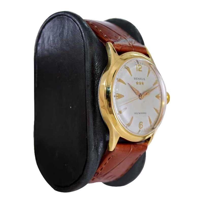 FACTORY / HOUSE: Benrus Watch Company
STYLE / REFERENCE: Art Deco / Round
METAL / MATERIAL: Gold Filled
CIRCA / YEAR: 1950's
DIMENSIONS / SIZE: Length 40mm X Diameter 33mm
MOVEMENT / CALIBER: Manual Winding / 17 Jewels 
DIAL / HANDS: Original
