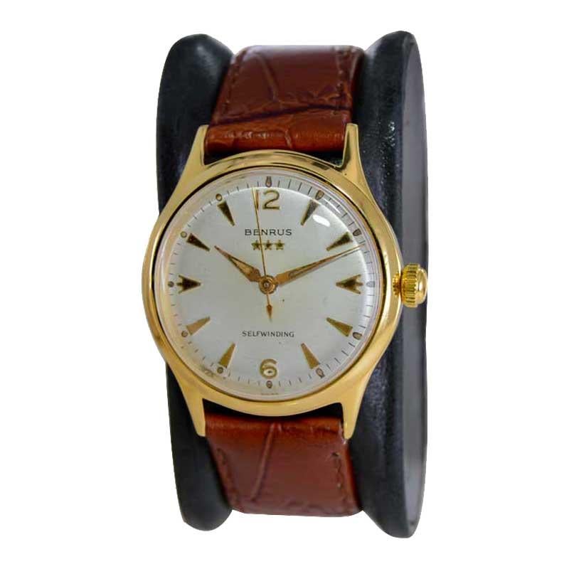 Benrus Yellow Gold Filled Art Deco Round Shape circa 1940's with Original Dial In Excellent Condition For Sale In Long Beach, CA