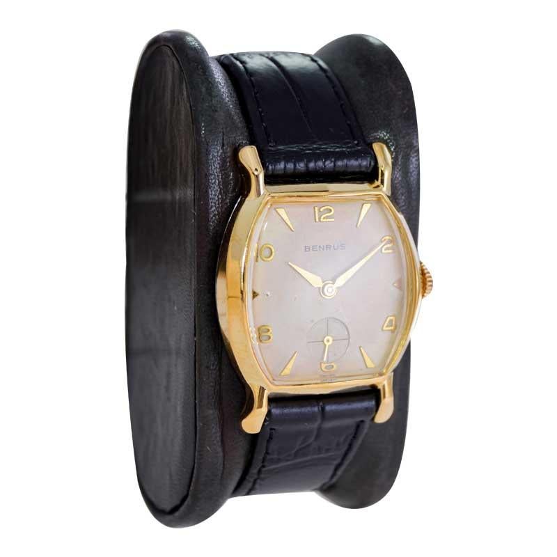 Benrus Montre Art Déco en forme de tortue remplie d'or jaune avec cadran oiginal, années 1940 Excellent état - En vente à Long Beach, CA