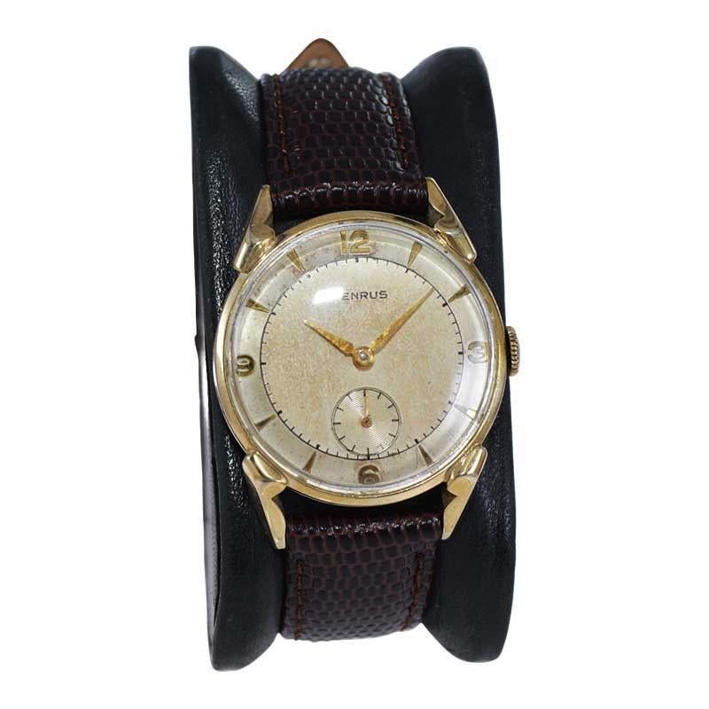 FACTORY / HOUSE: Benrus Watch Co
STYLE / REFERENCE: Mid Century
METAL / MATERIAL: Yellow Gold Filled Top/ Stainless Steel Back
CIRCA / YEAR: 1950's
DIMENSIONS / SIZE: Length 35mm x Diameter 30mm
MOVEMENT / CALIBER: Manual Winding / 17 Jewels /