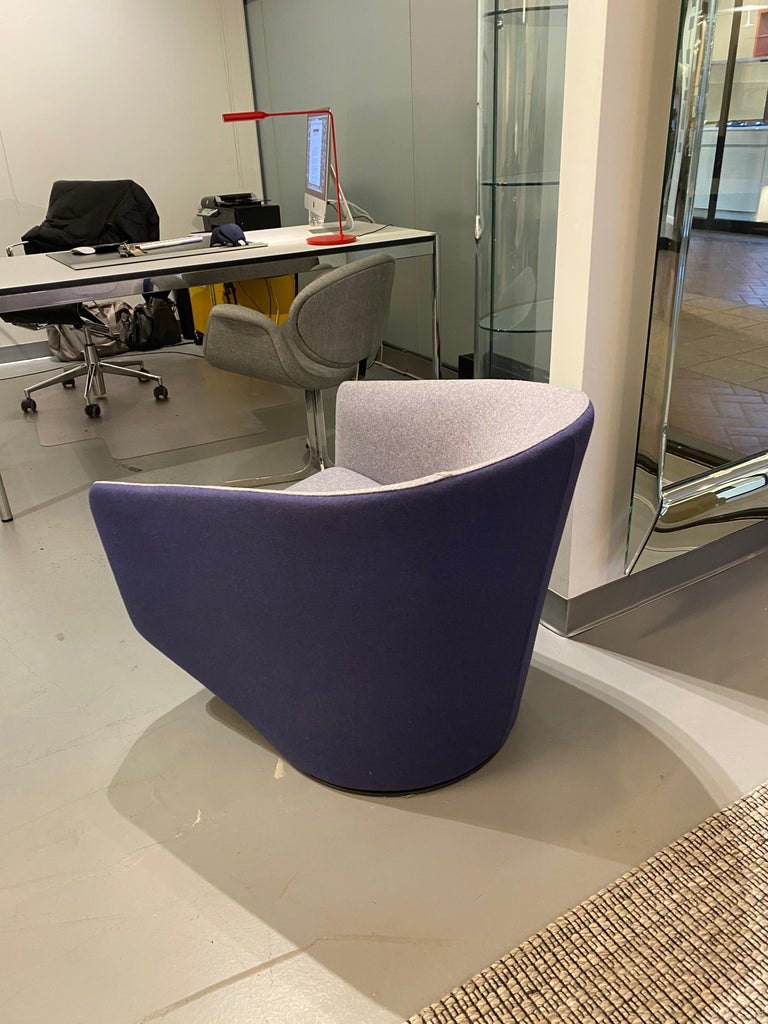 Bensen U Turn Swivel Chair  In Excellent Condition For Sale In New York, NY