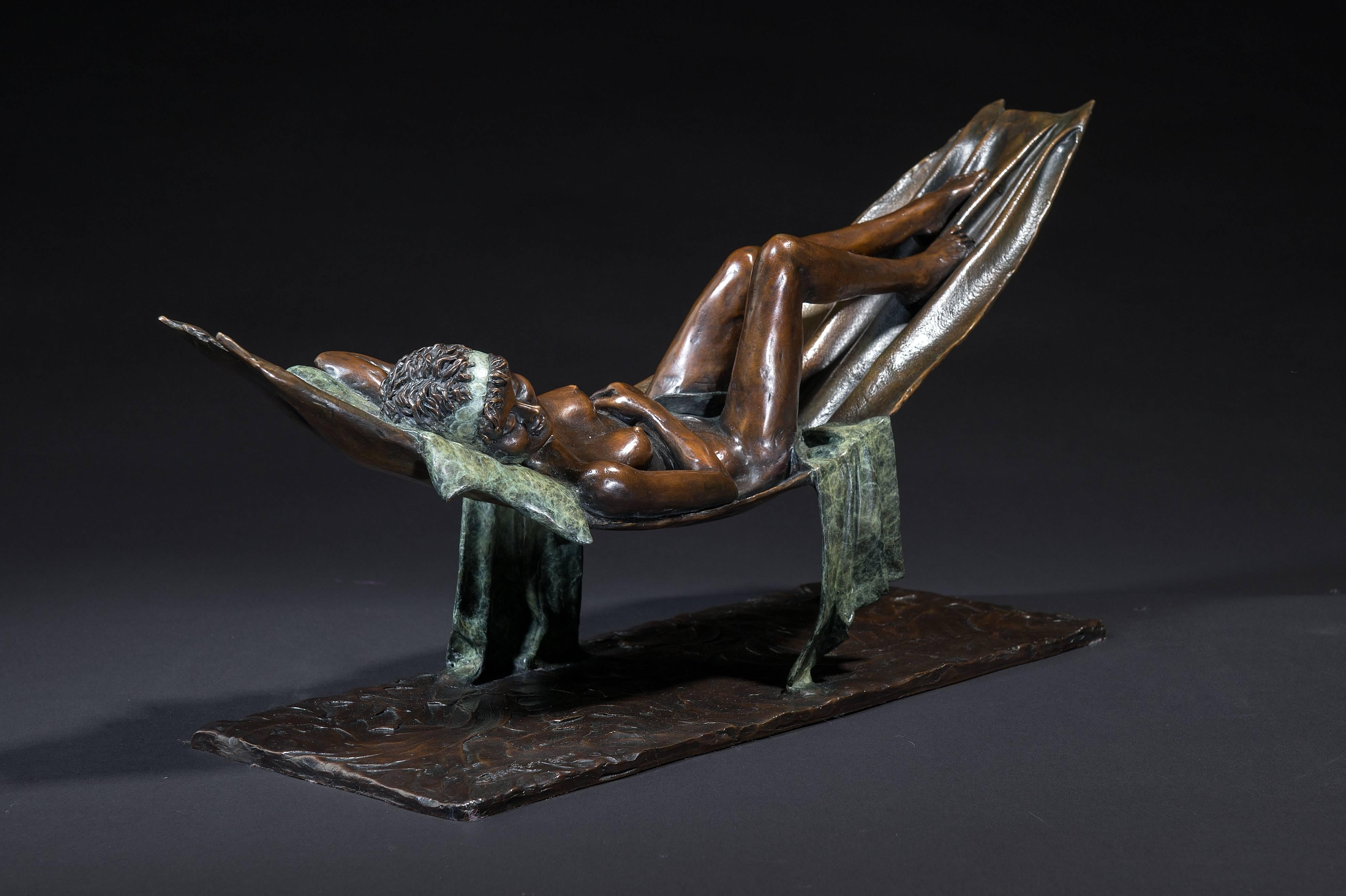 Zeitgenössische bronzefarbene Skulptur „Siesta“ von Benson Landes, Akt-Ballerina im Angebot 3