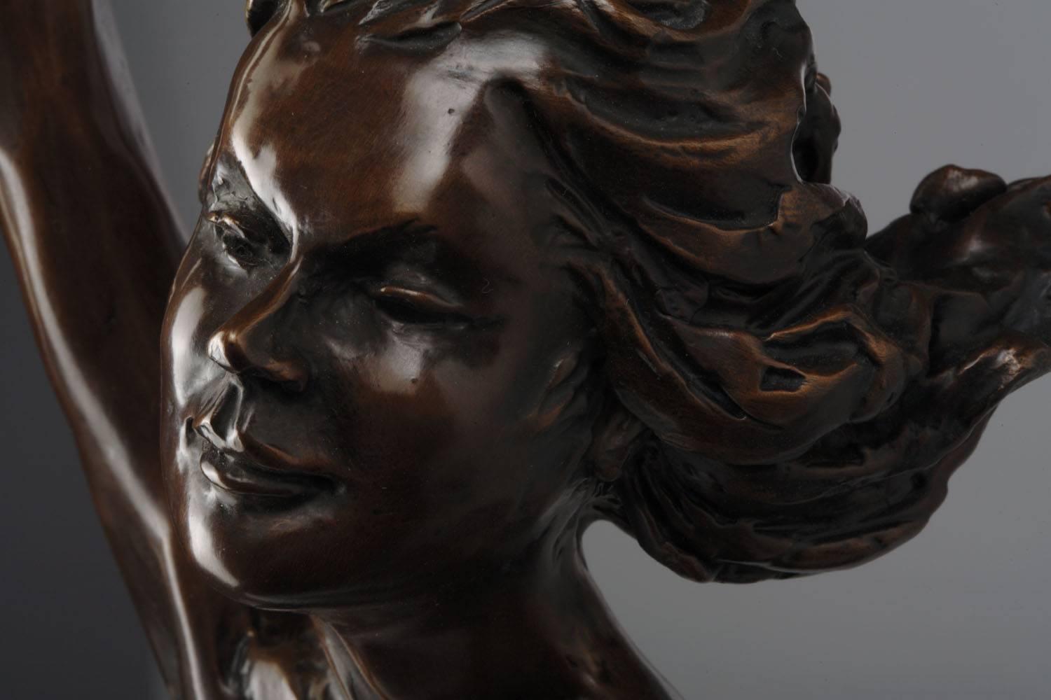 Sculpture figurative contemporaine d'un nu en bronze massif 'Sprite' de Benson Landes en vente 2