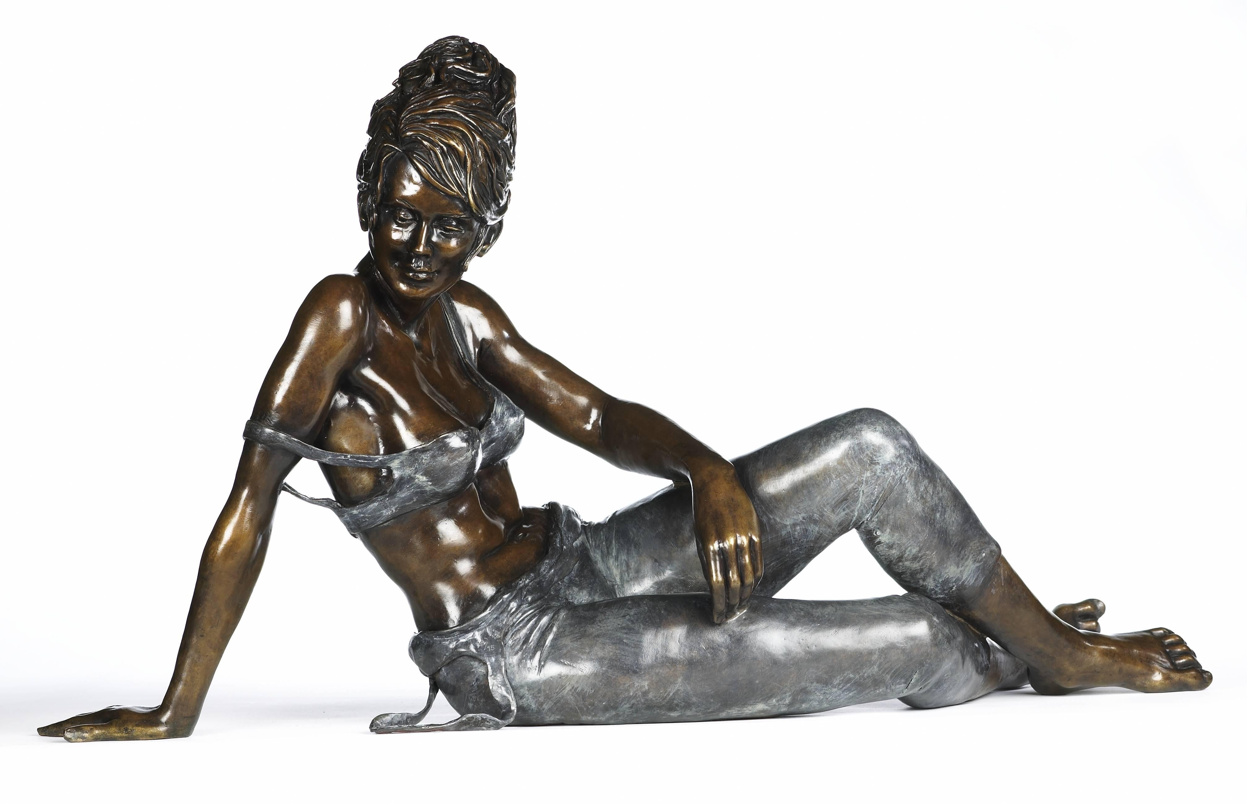 Repos. Sculpture en bronze d'une figure de danseuse de ballet assise de Benson Landes en vente 1