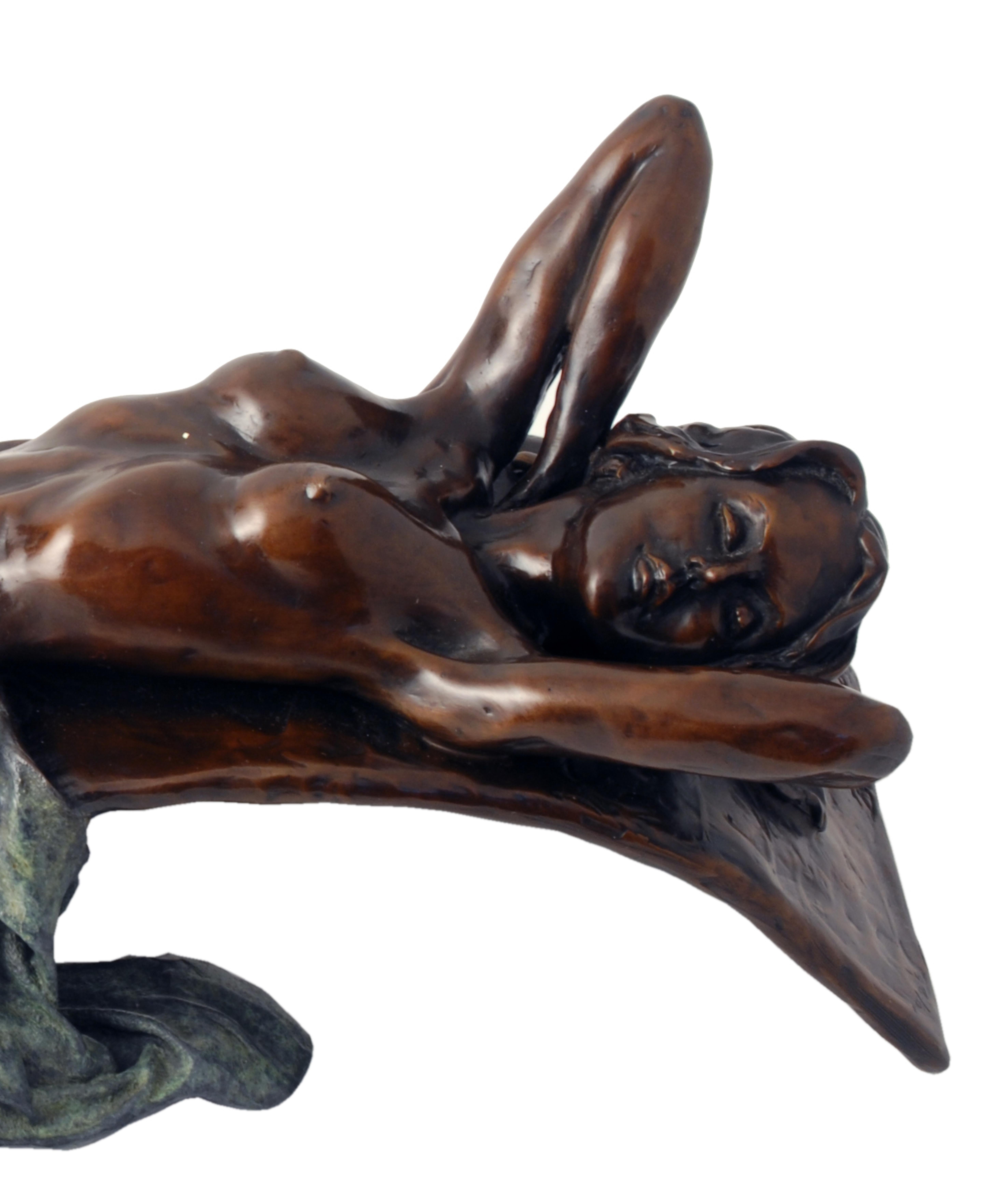 Nackte Figur aus massiver Bronze  Skulptur „Home Alone“ von Benson Landes im Angebot 5