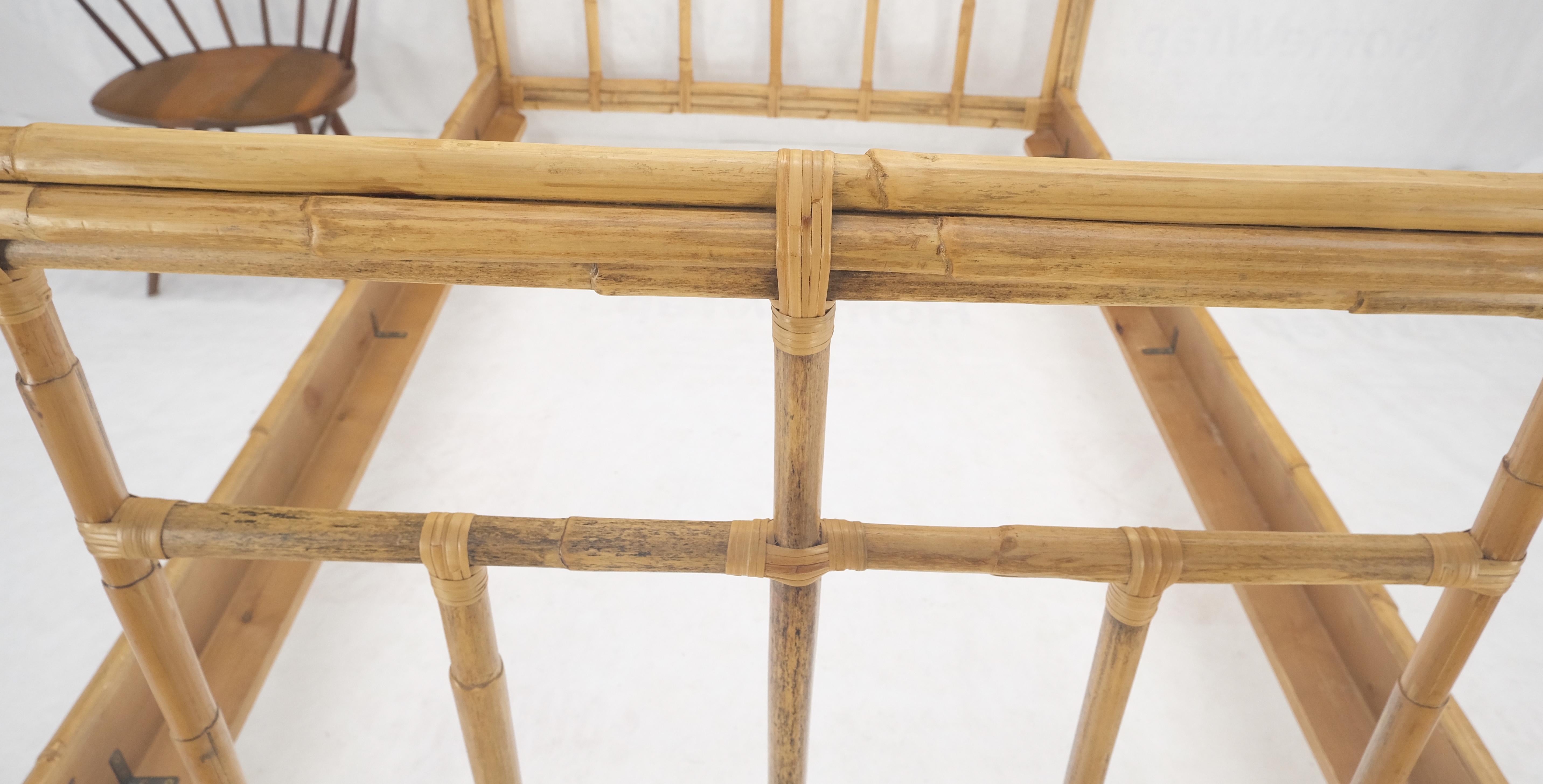 Bent Bamboo Rattan Headboard Footboard Queen Size Bed Mid Century MINT! In Good Condition For Sale In Rockaway, NJ