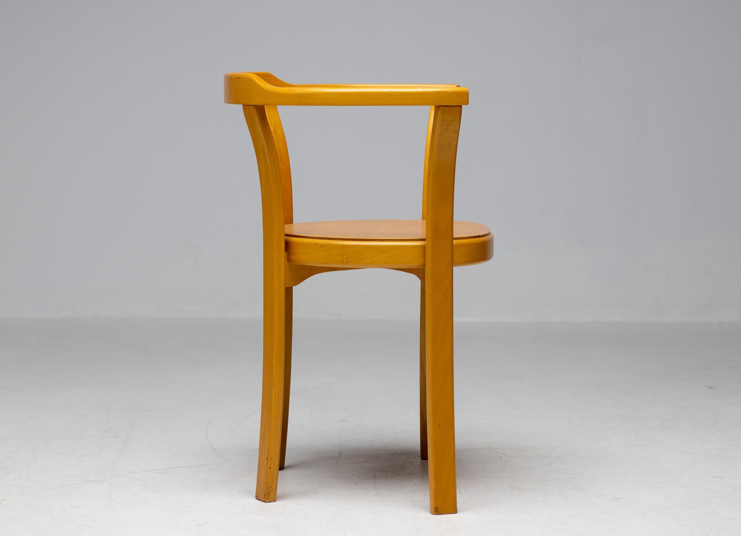 Fauteuils empilables en Beeche courbé en vente 3