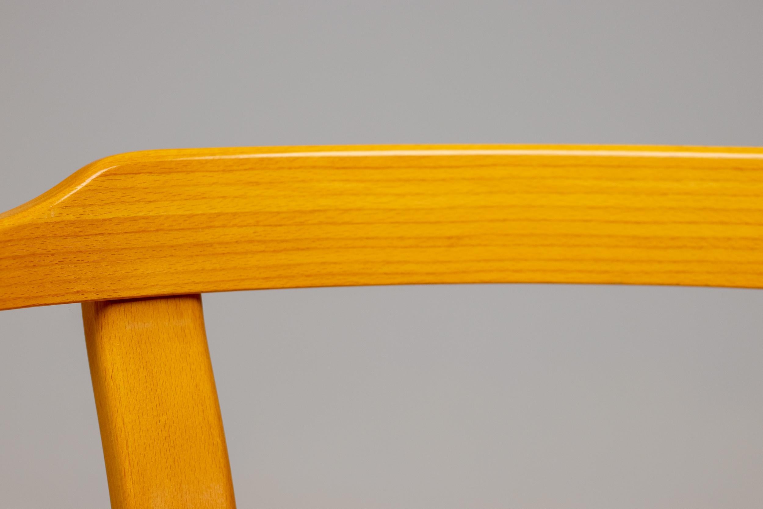 Fauteuils empilables en Beeche courbé en vente 2