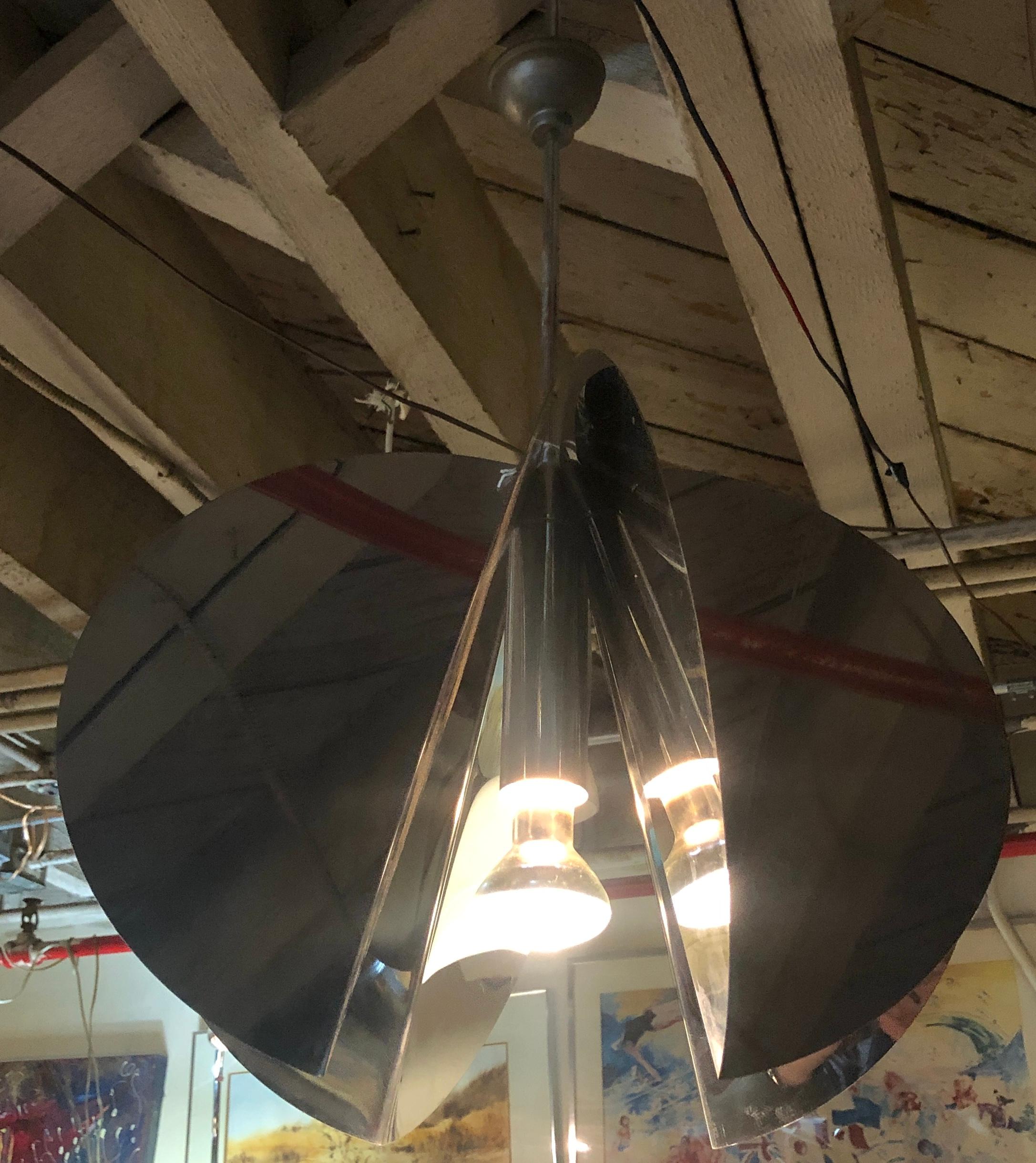 Lampada a sospensione Bent Chrome In condizioni buone in vendita a Brooklyn, NY