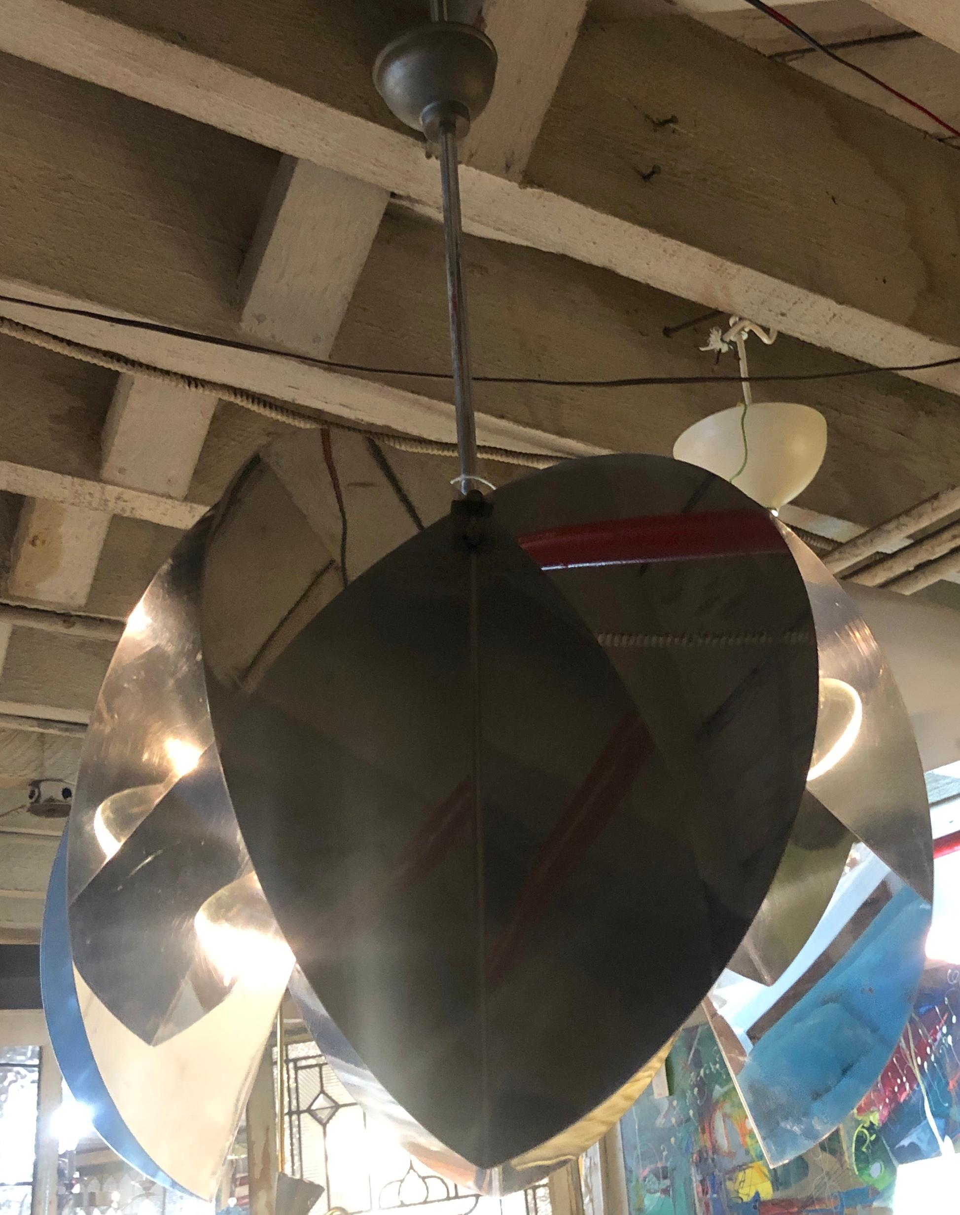 XX secolo Lampada a sospensione Bent Chrome in vendita